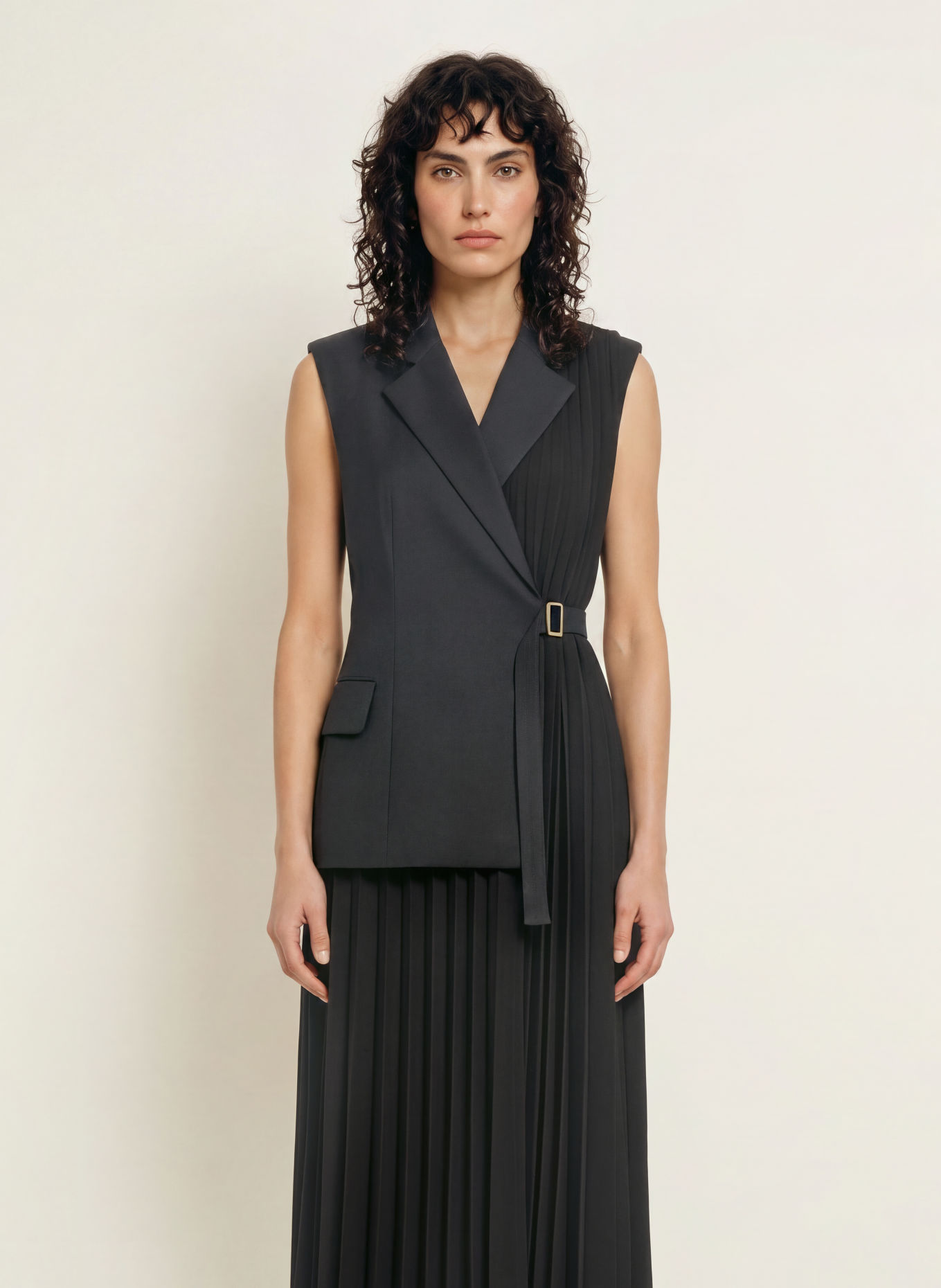 SANDRO Wickelkleid im Materialmix mit Plissees: SCHWARZ