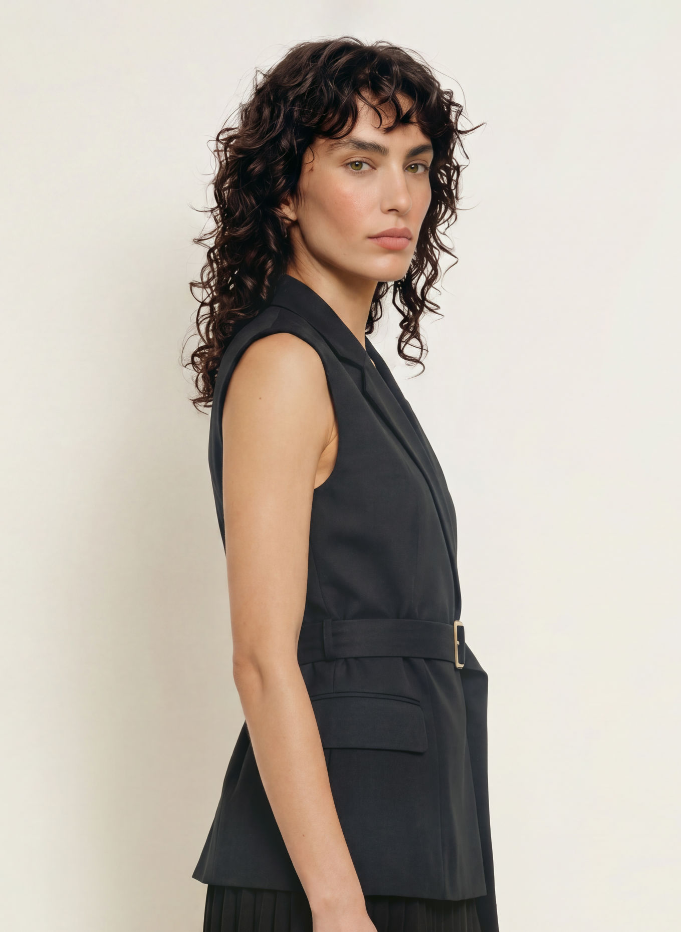 SANDRO Wickelkleid im Materialmix mit Plissees: SCHWARZ