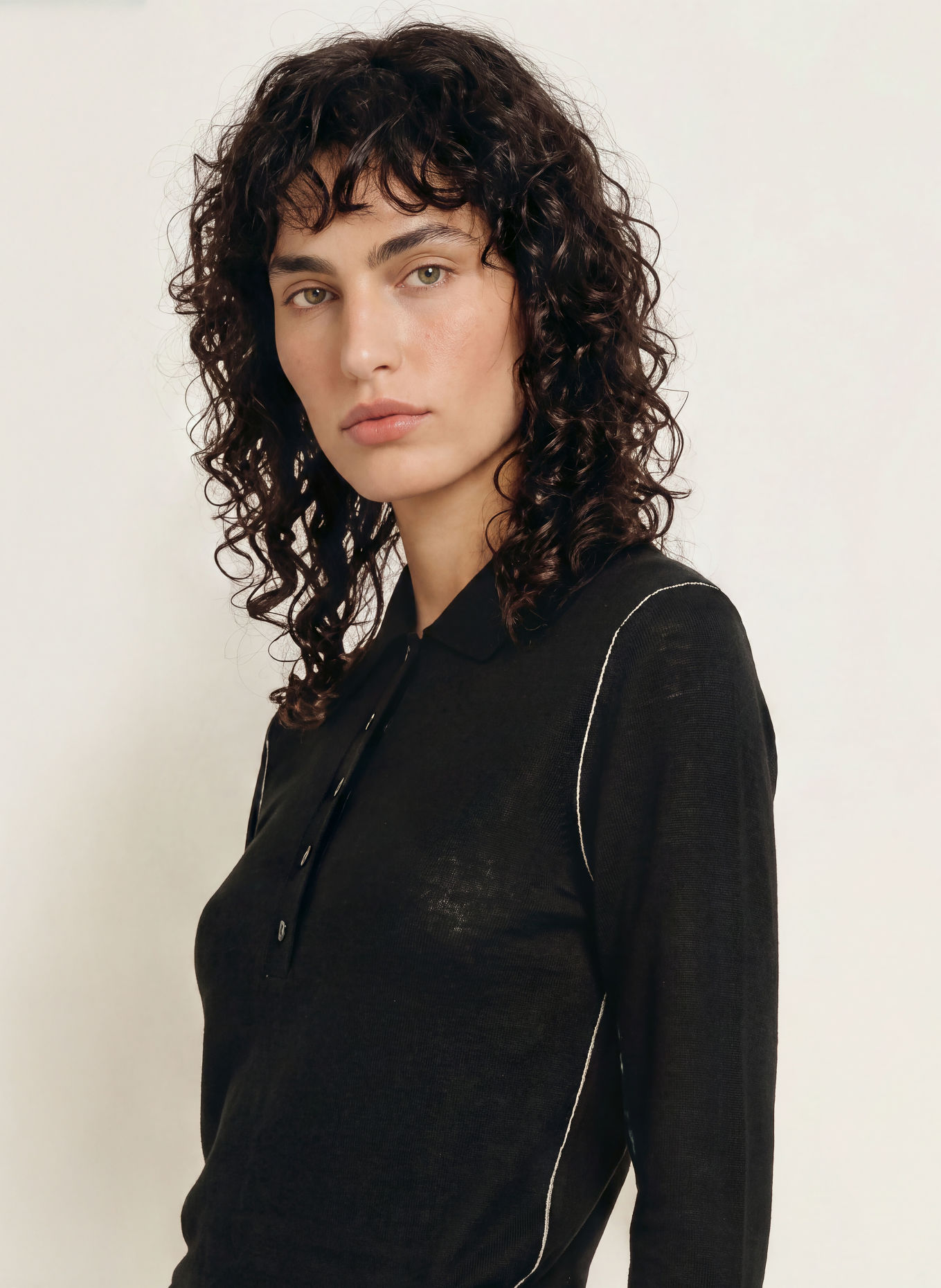 ALLSAINTS Strick-Poloshirt MARTEL aus Merinowolle: SCHWARZ / WEISS