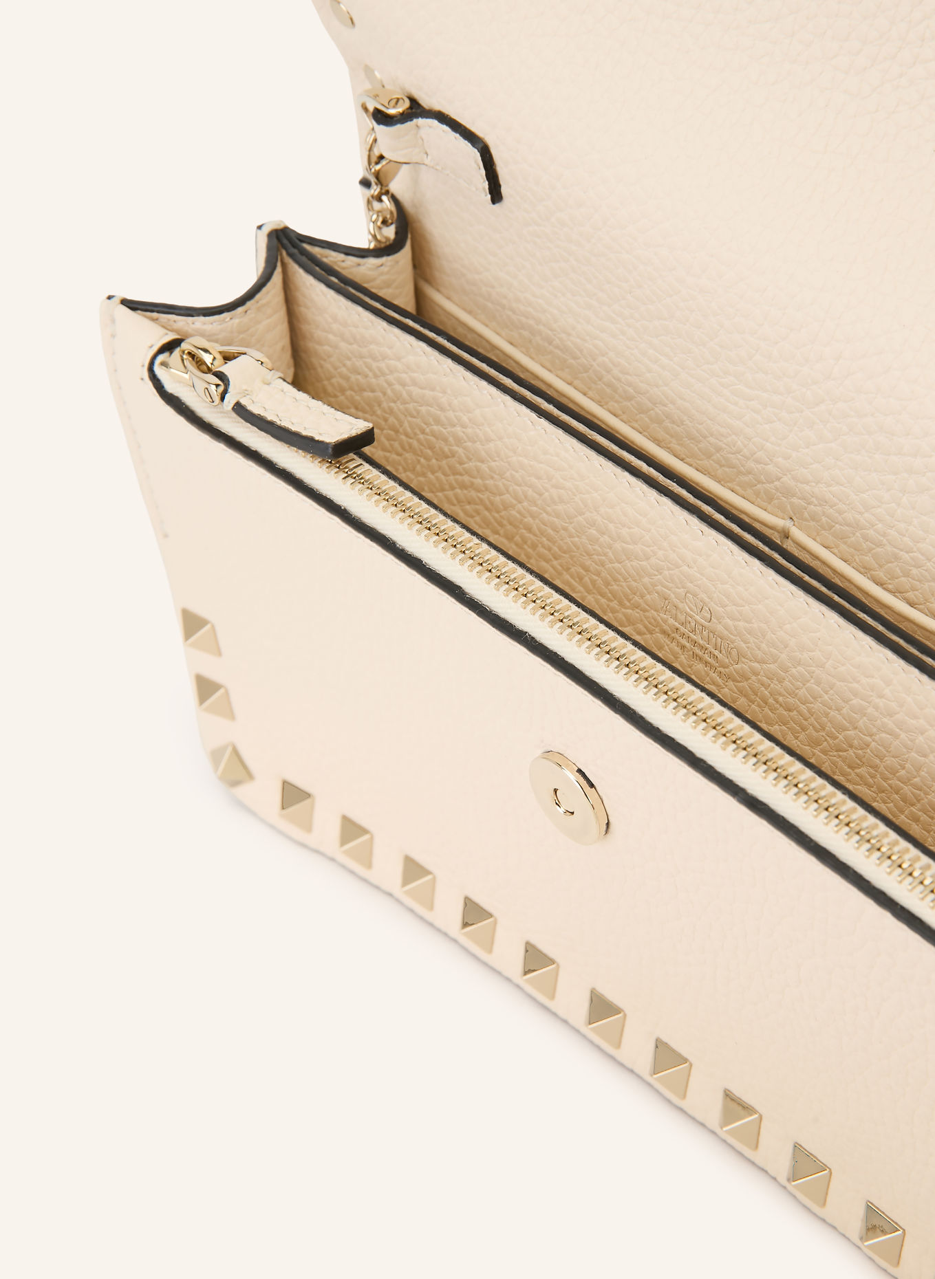VALENTINO GARAVANI Portefeuille ROCKSTUD à bandoulière: CRÈME