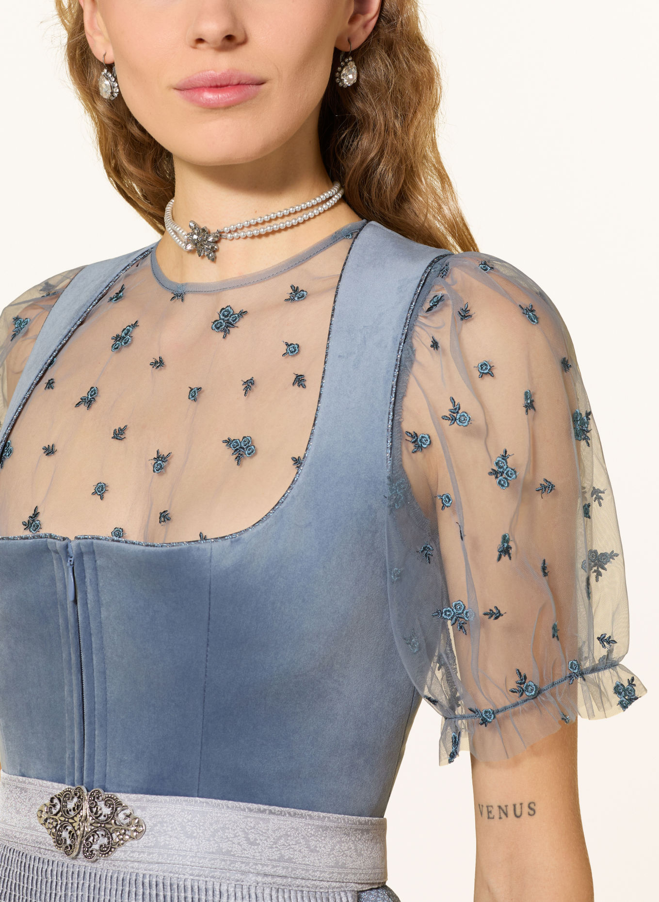 Seenberg Necklace: LIGHT GRAY / GRAY