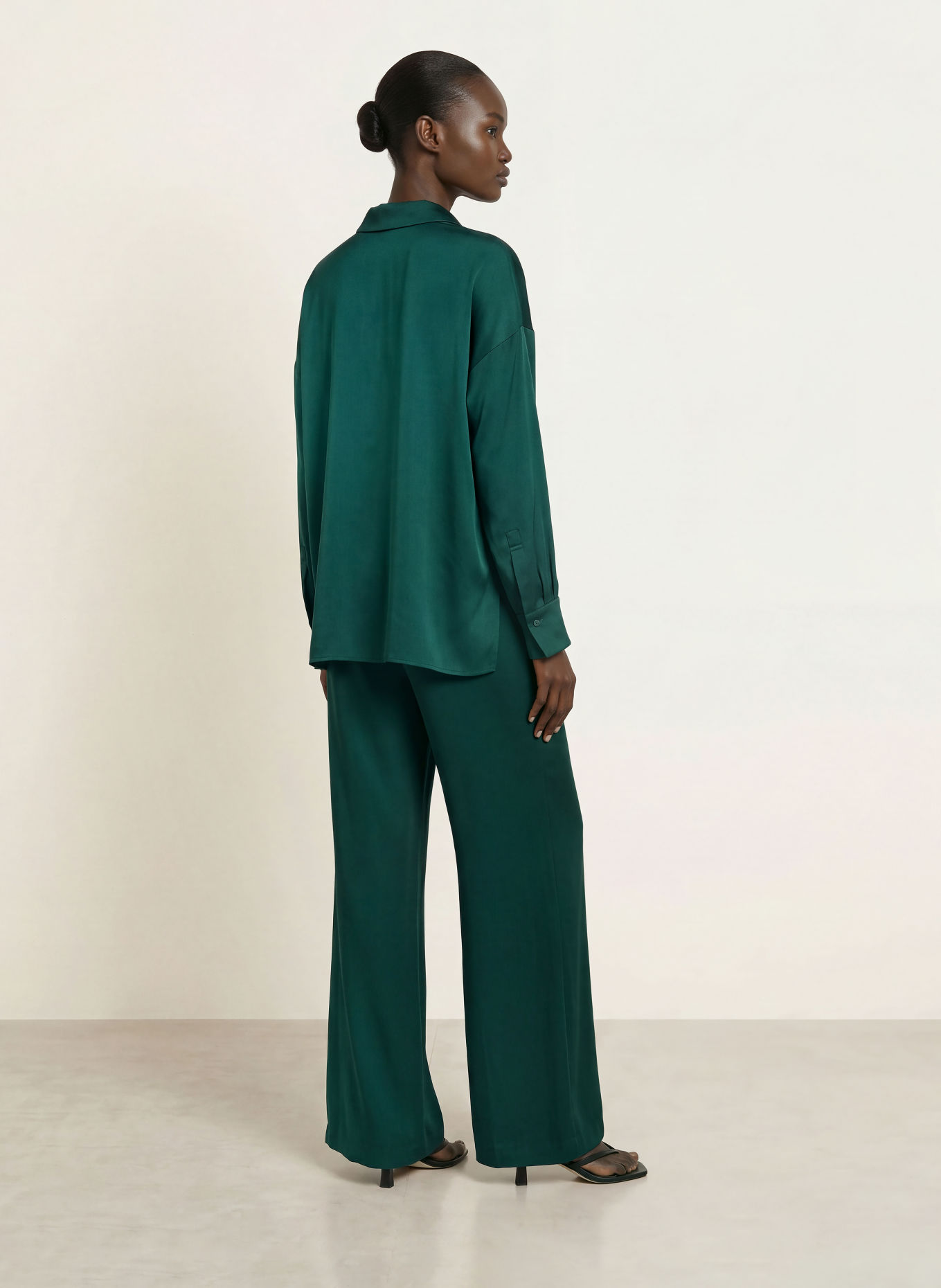 DRYKORN Shirt blouse CLOELIA in satin: DARK GREEN