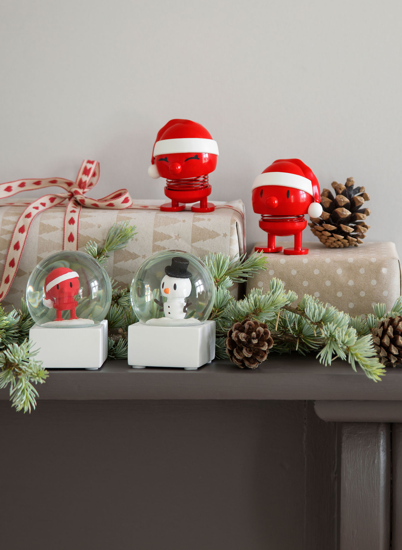 Hoptimist Decoratiefiguur SANTA BIMBLE SMALL: ROOD / WIT / ZWART