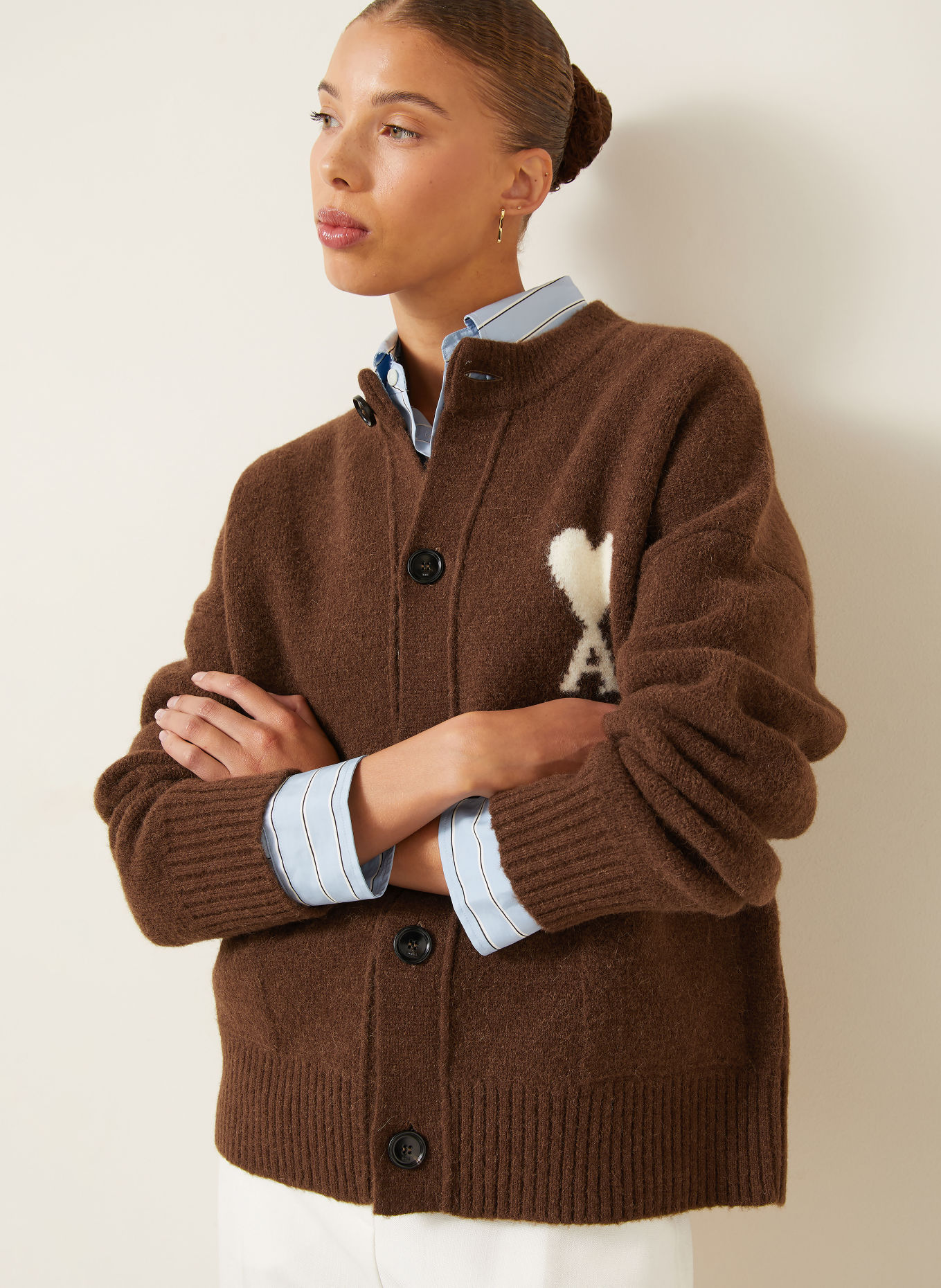 AMI PARIS Strickjacke mit Alpaka: DUNKELBRAUN / CREME