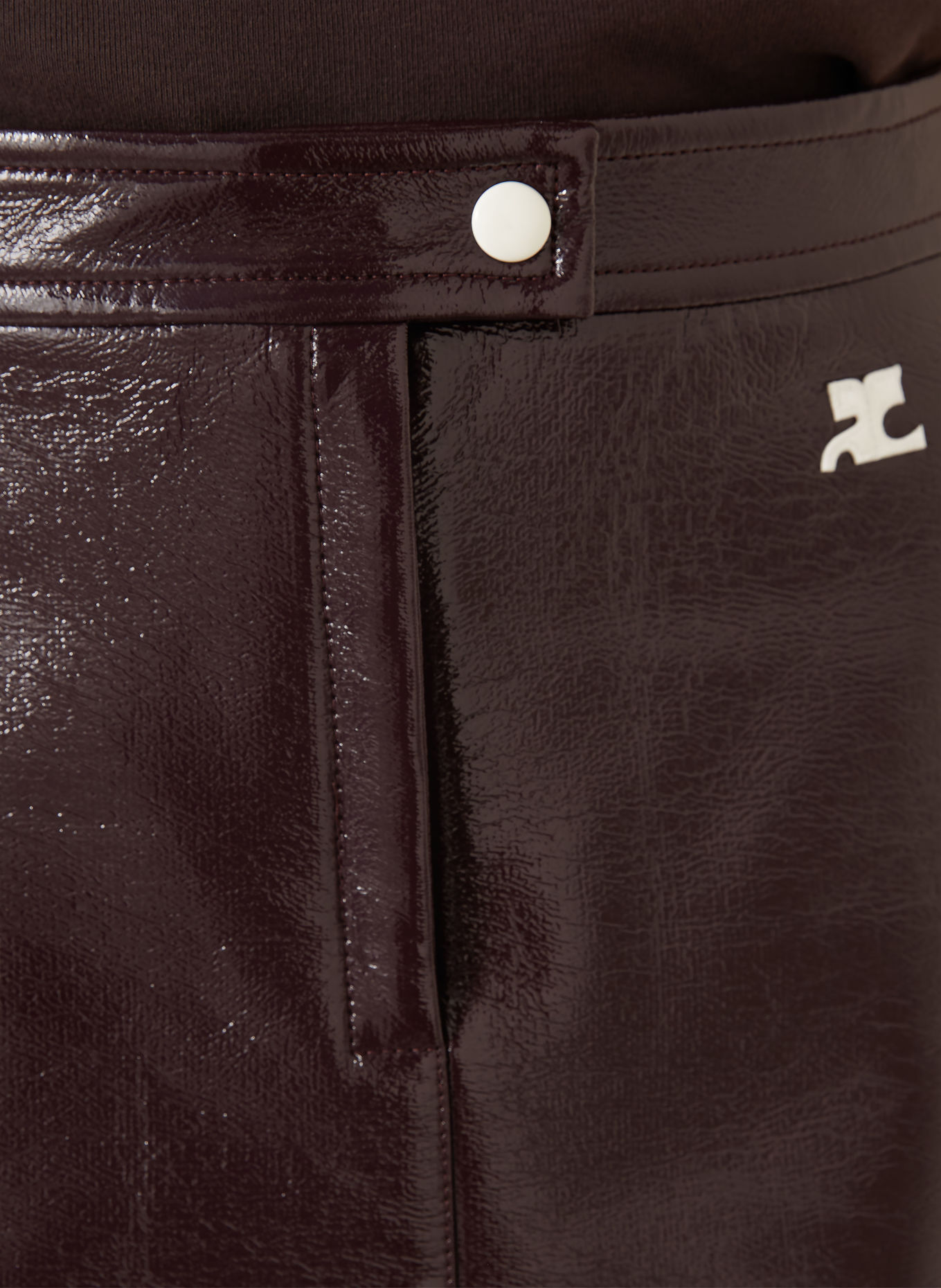 Courrèges Rok: DONKERROOD