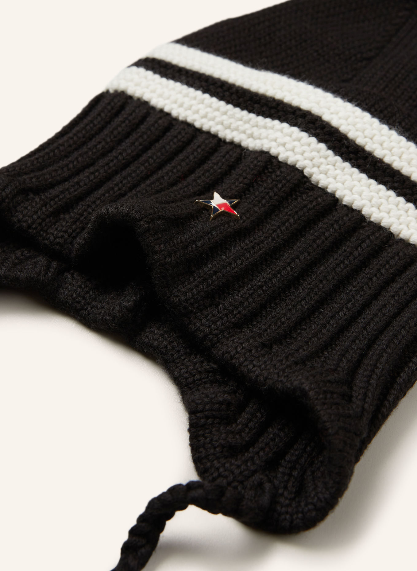 TOMMY JEANS Czapka: CZARNY / BIAŁY