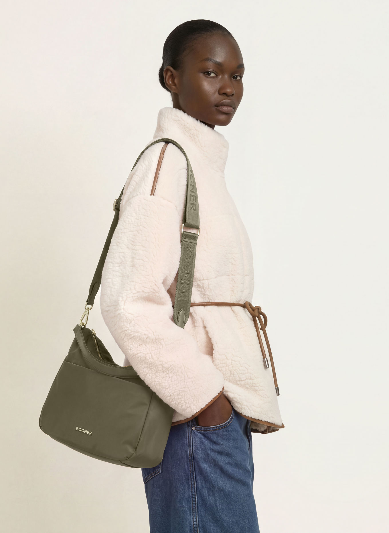 BOGNER Handtas KLOSTERS NEVE ISALIE: BRUIN / GOUD