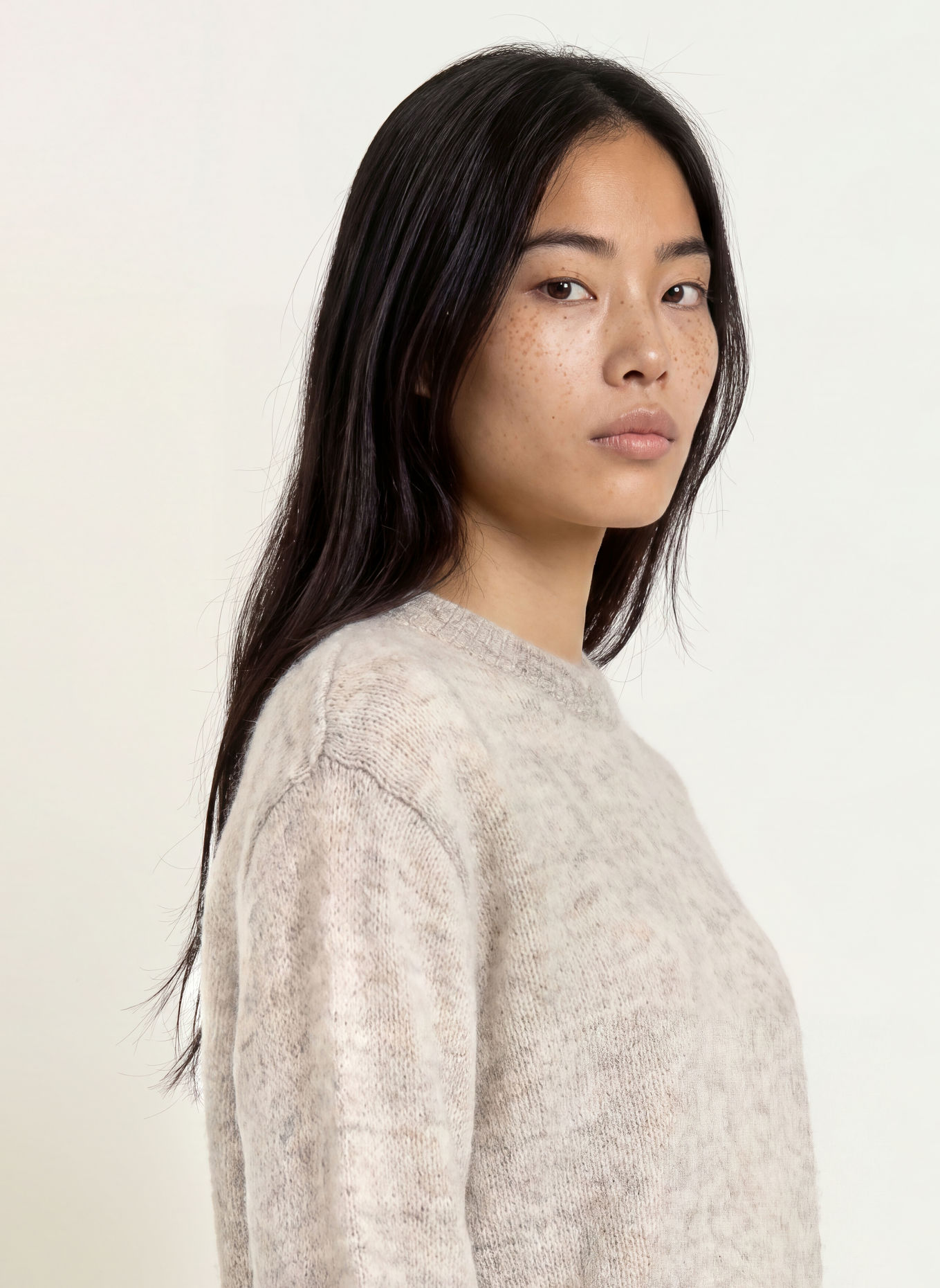 ARMEDANGELS Sweater med mohair: LYSEGRÅ