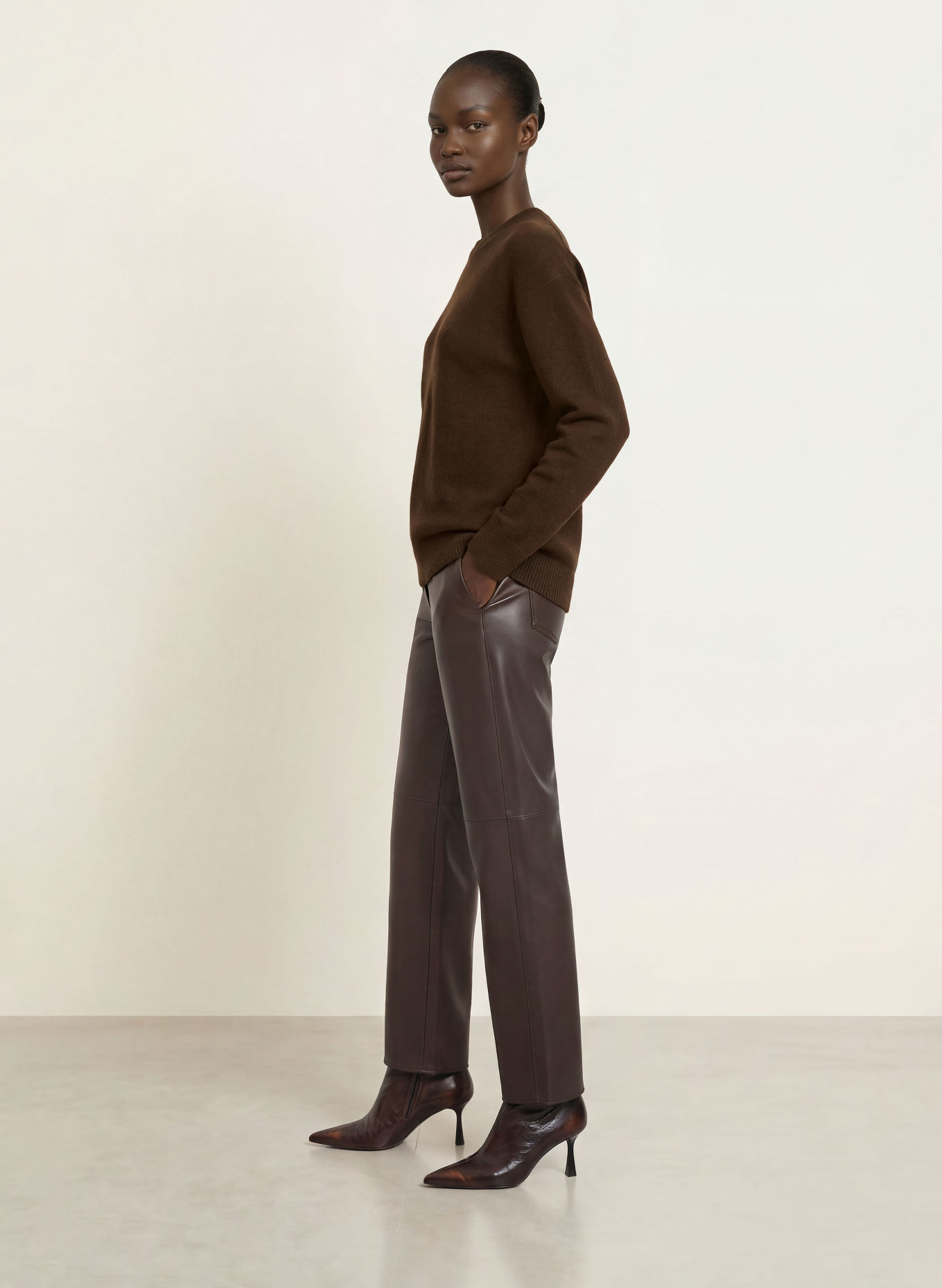 VINCE cashmere sweater: DARK BROWN