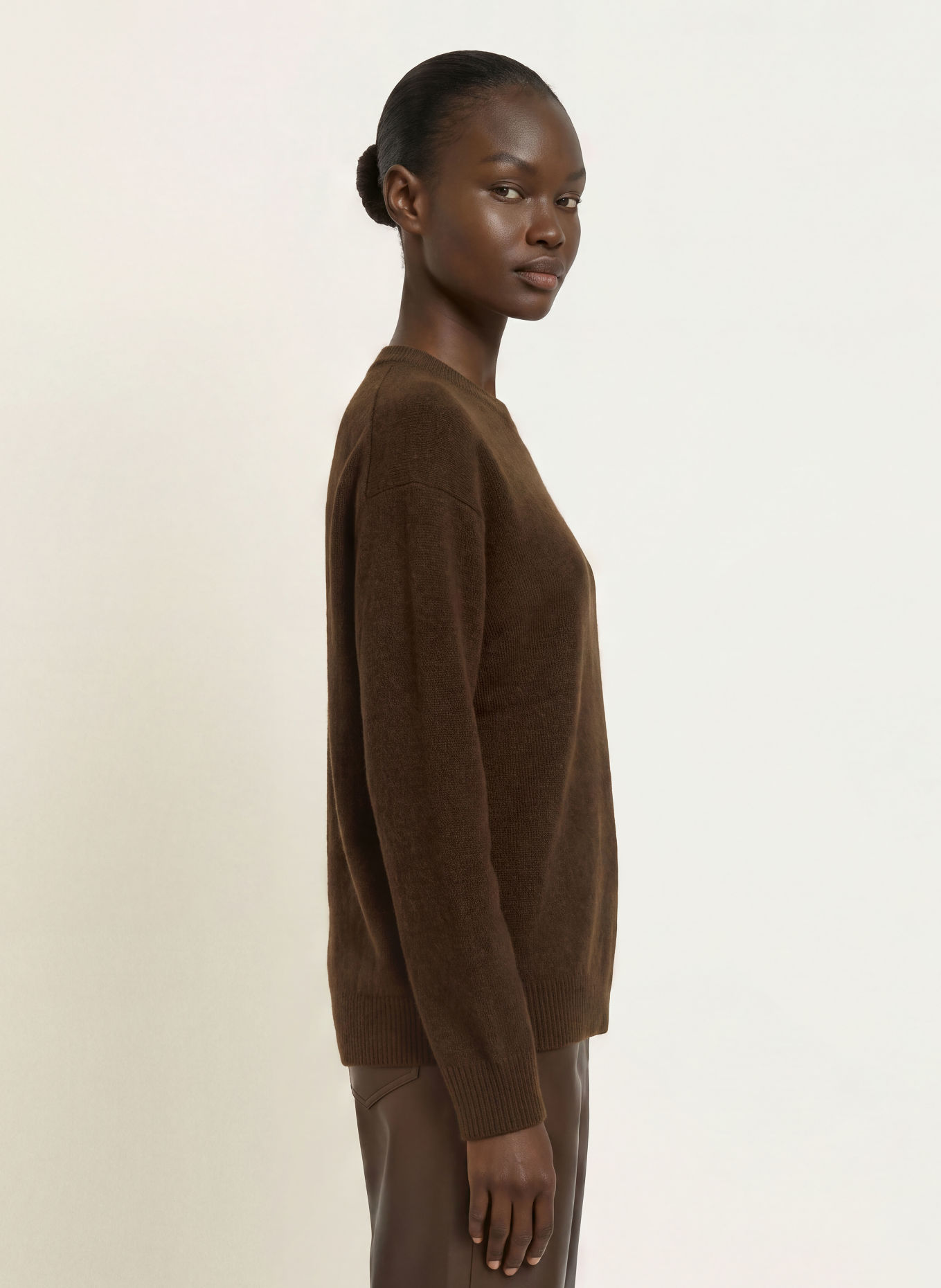 VINCE cashmere sweater: DARK BROWN