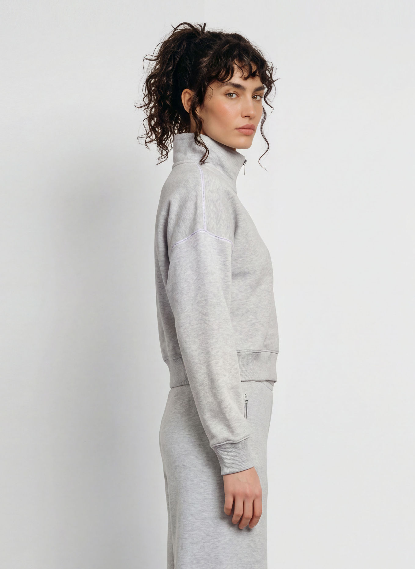 UNDER ARMOUR Sweater met halve rits UA RIVAL FLEECE SCRIPT: LICHTGRIJS