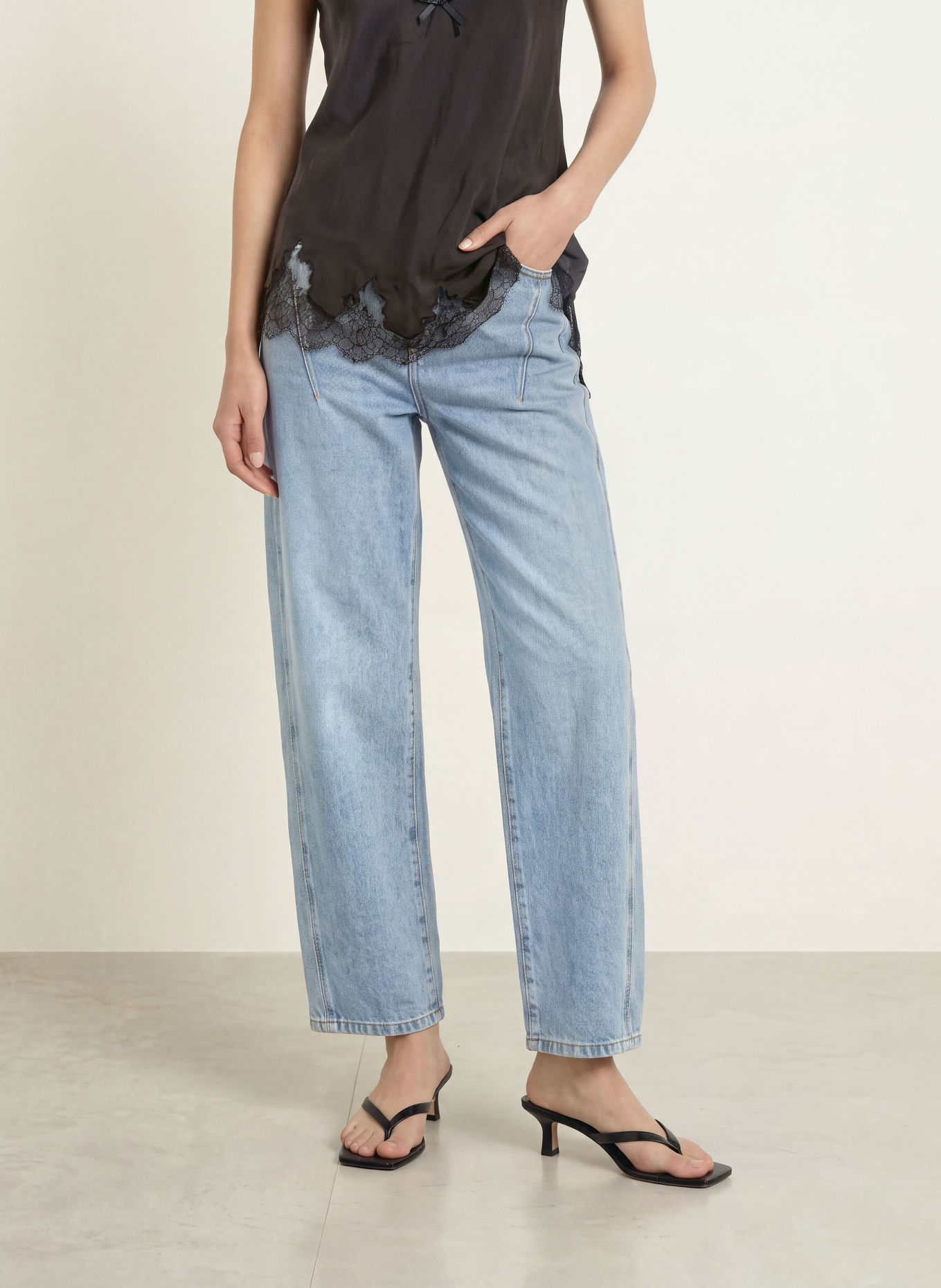Y.A.S. Barrel Jeans: LIGHT BLUE DENIM