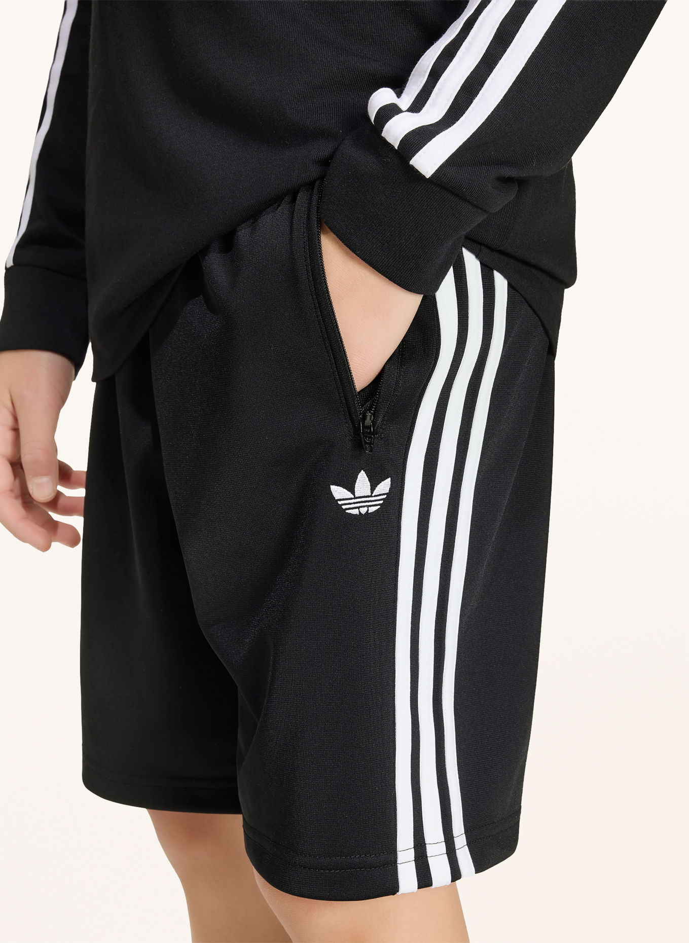 adidas Originals Shorts FIREBIRD: SVART / VIT