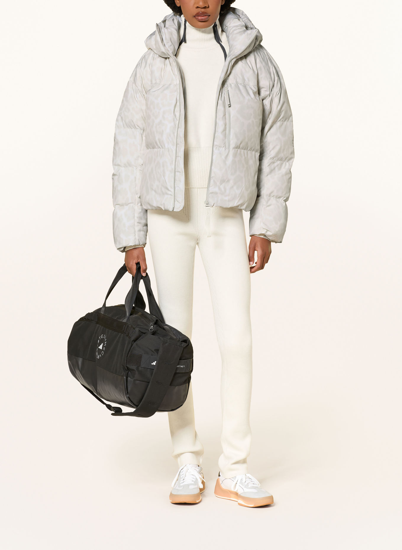 adidas by Stella McCartney Steppjacke ADIDAS BY STELLA MCCARTNEY SHORT PADDED PRINTED mit abnehmbarer Kapuze: WEISS / CREME