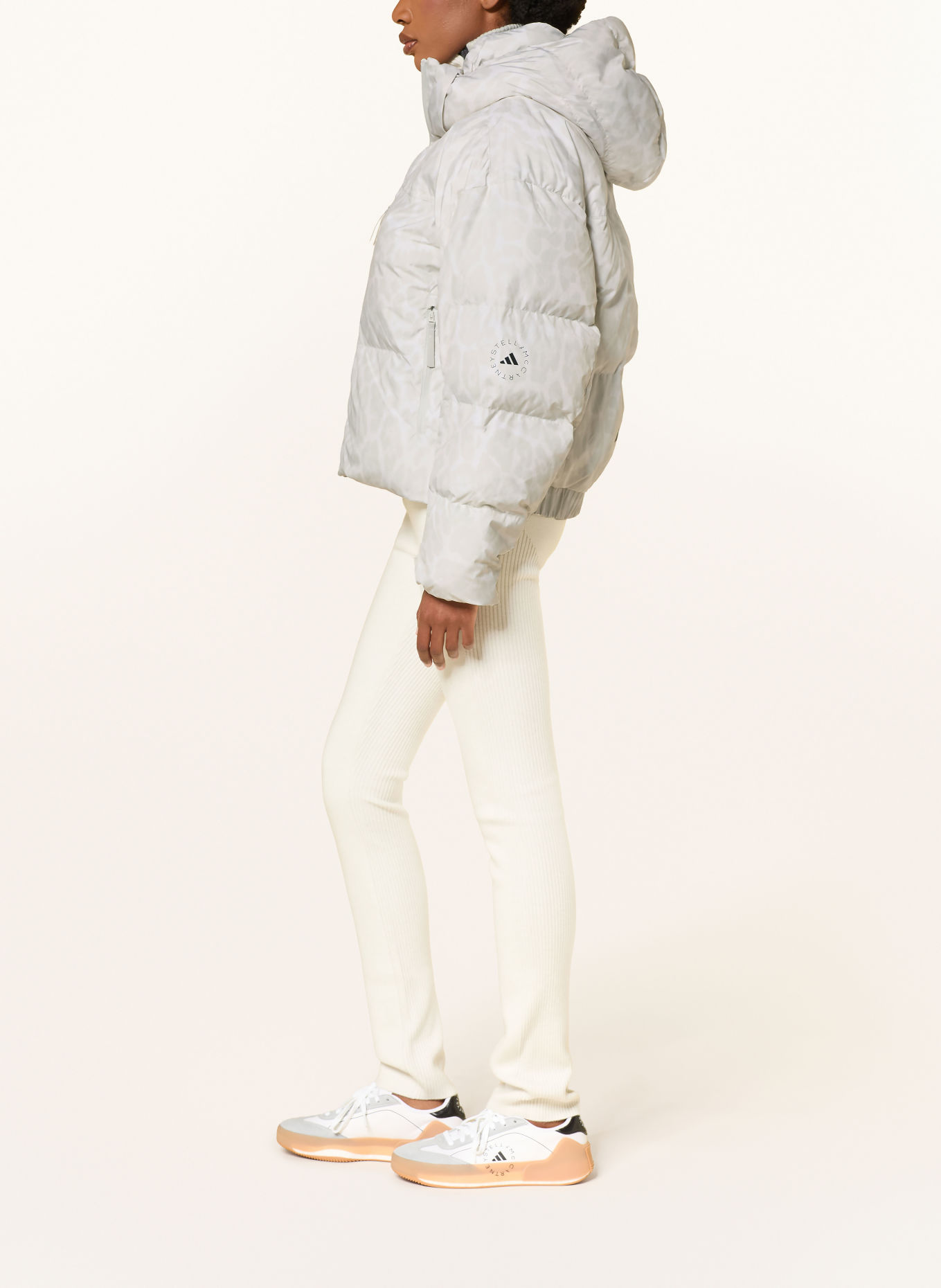 adidas by Stella McCartney Steppjacke ADIDAS BY STELLA MCCARTNEY SHORT PADDED PRINTED mit abnehmbarer Kapuze: WEISS / CREME
