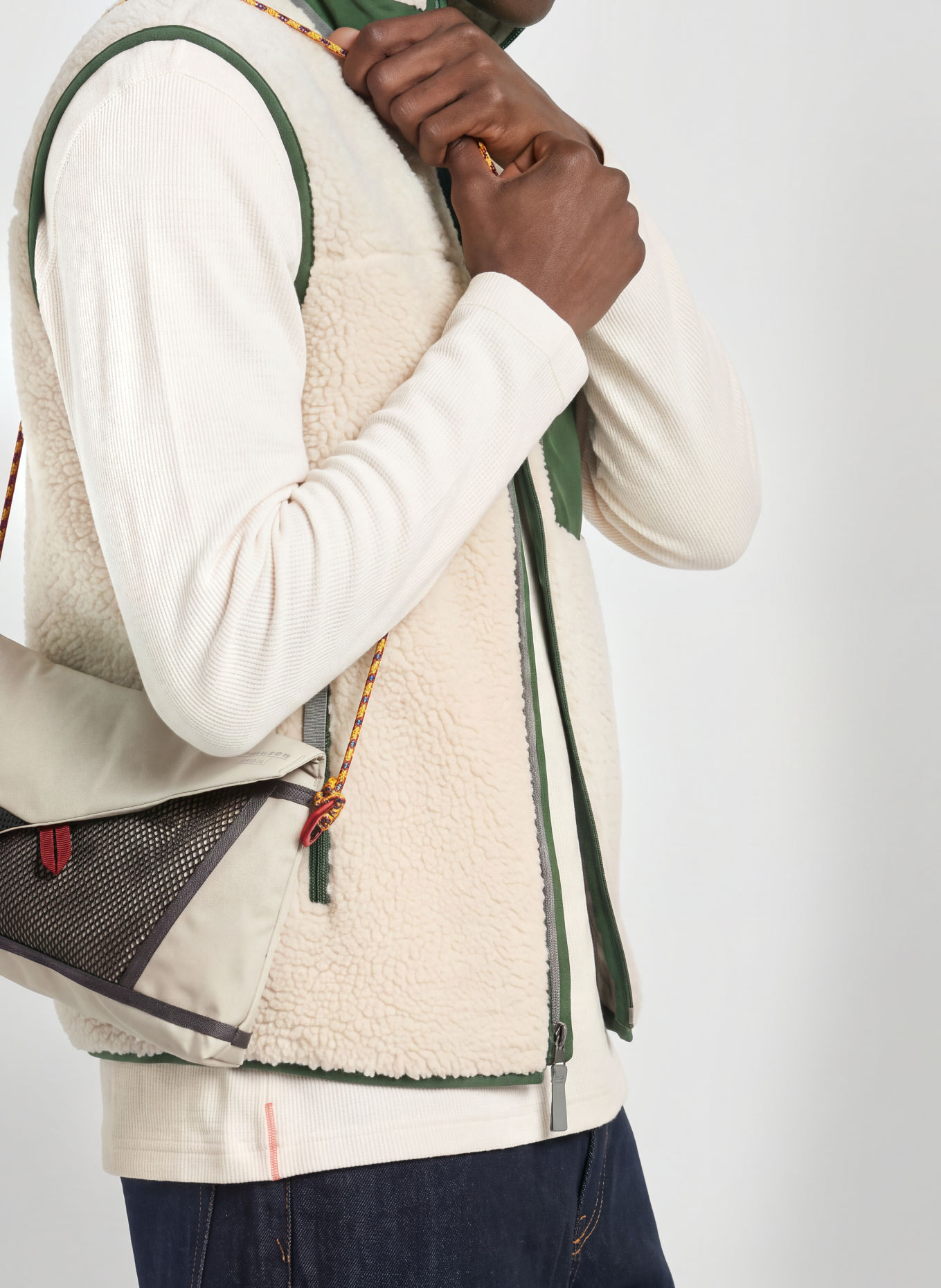 Klättermusen HRID WP 3 l Crossbody Bag: CREAM / DARK GRAY / DARK RED