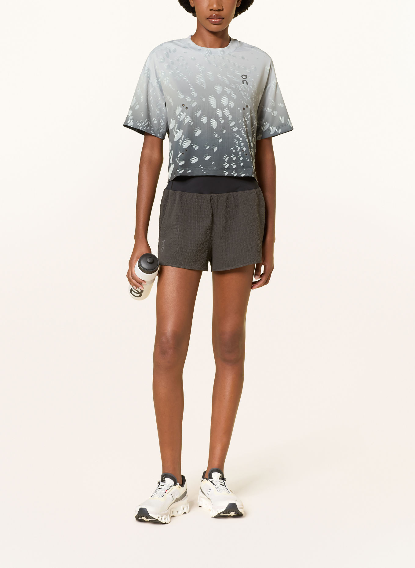 On T-shirt technique PERFORMANCE VOLT-T: GRIS FONCÉ / GRIS