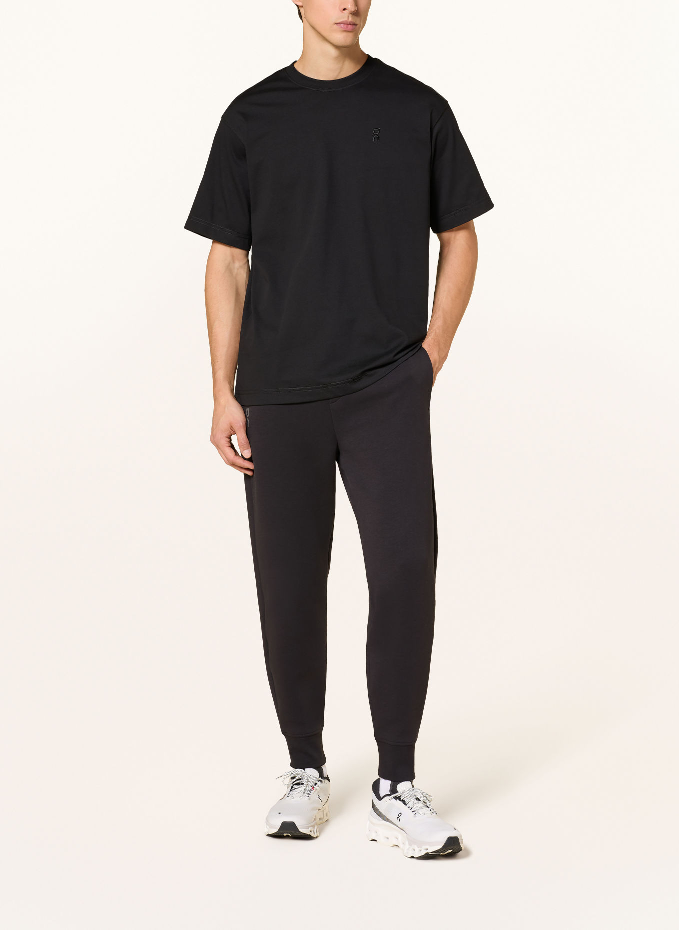 On CLUB COLLECTIVE-T ELLIPSE T-shirt: BLACK / WHITE