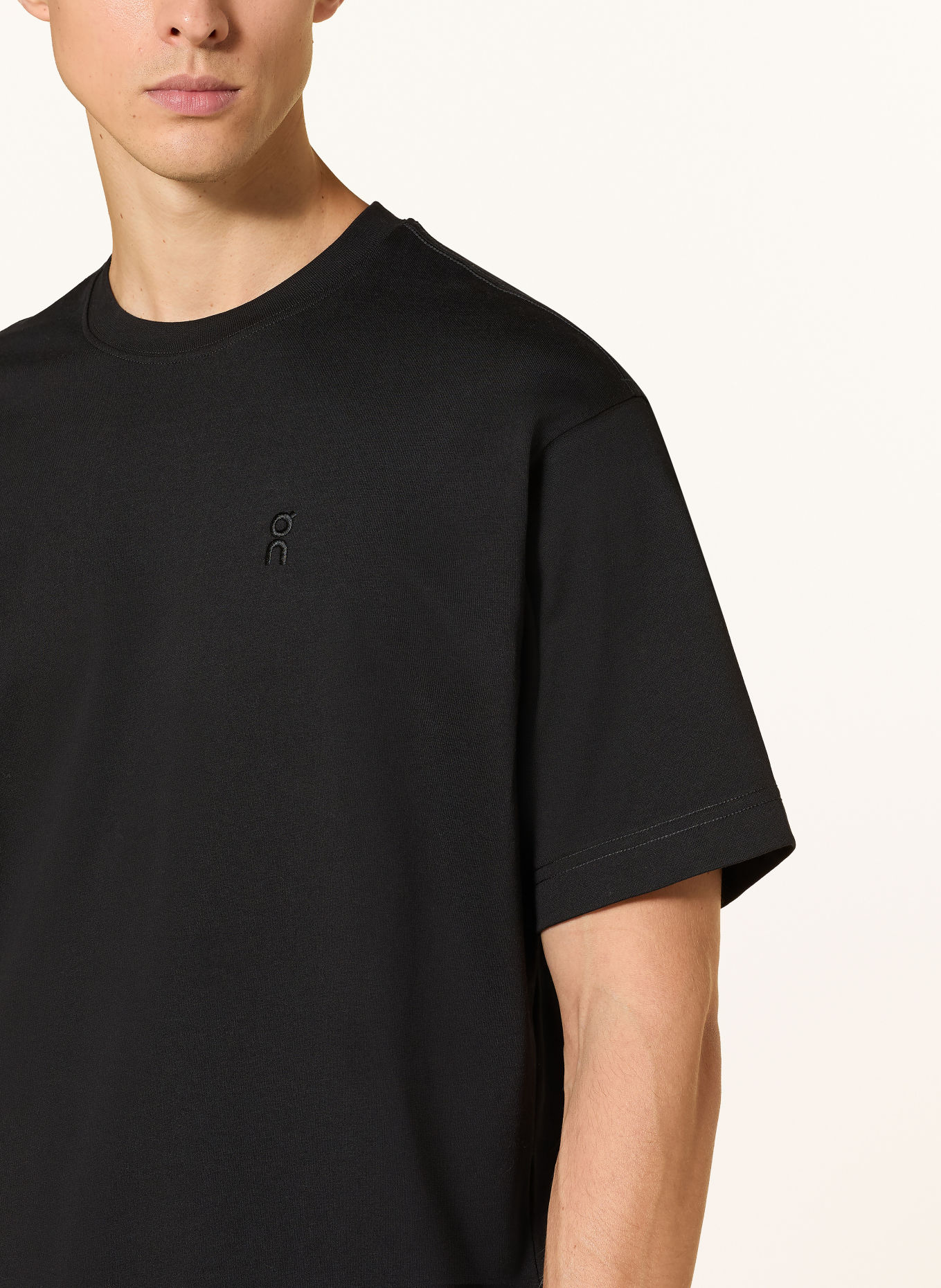 On CLUB COLLECTIVE-T ELLIPSE T-shirt: BLACK / WHITE