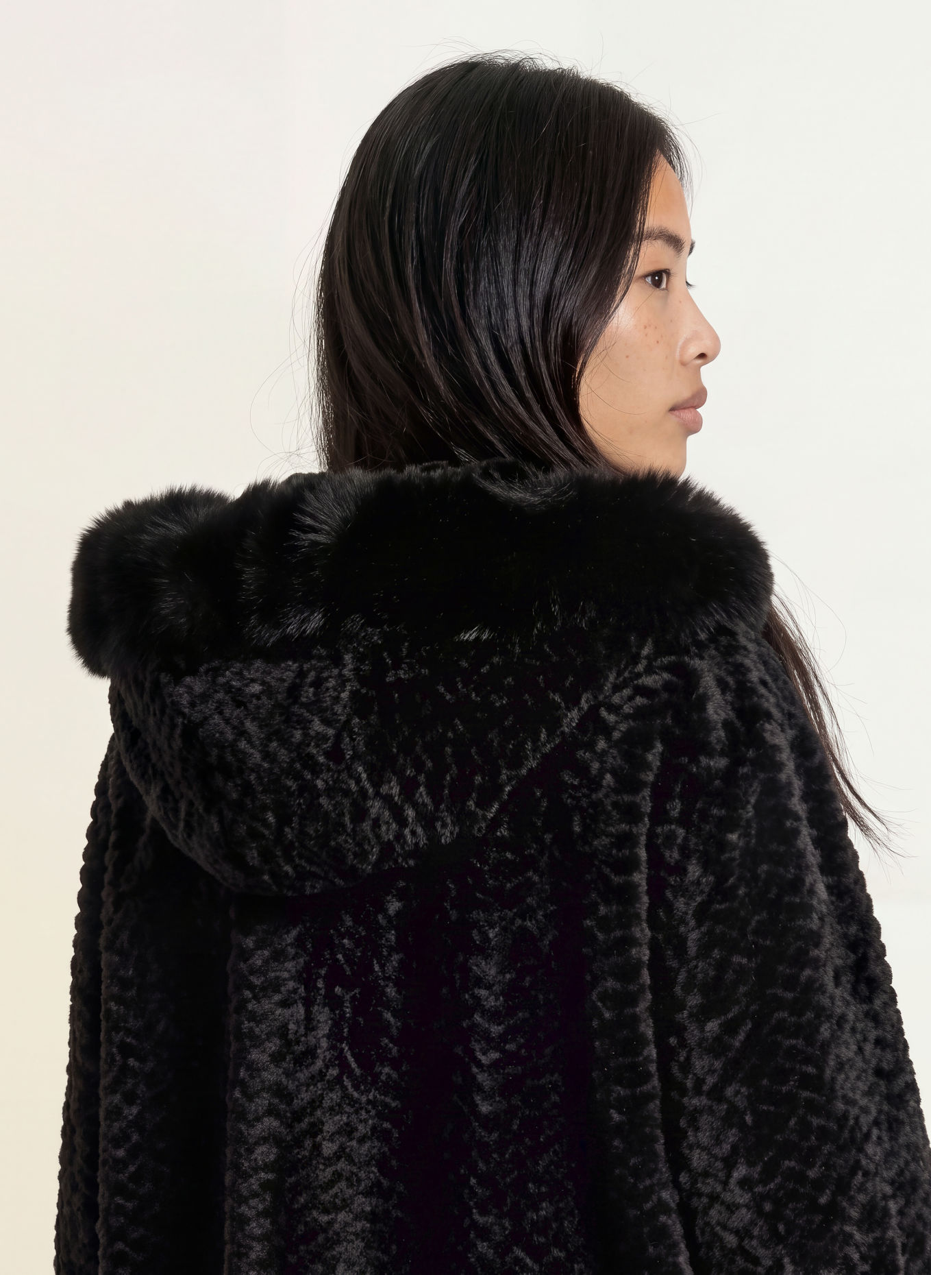 LIU JO Plush cape with rhinestones: BLACK