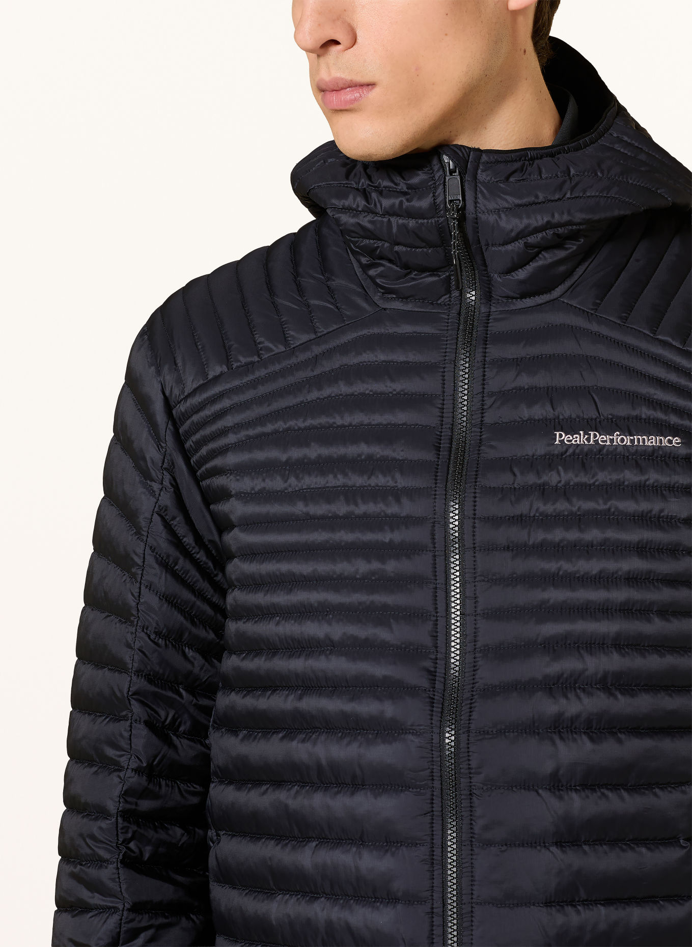 Peak Performance Gewatteerde jas MONOLIGHT: ZWART