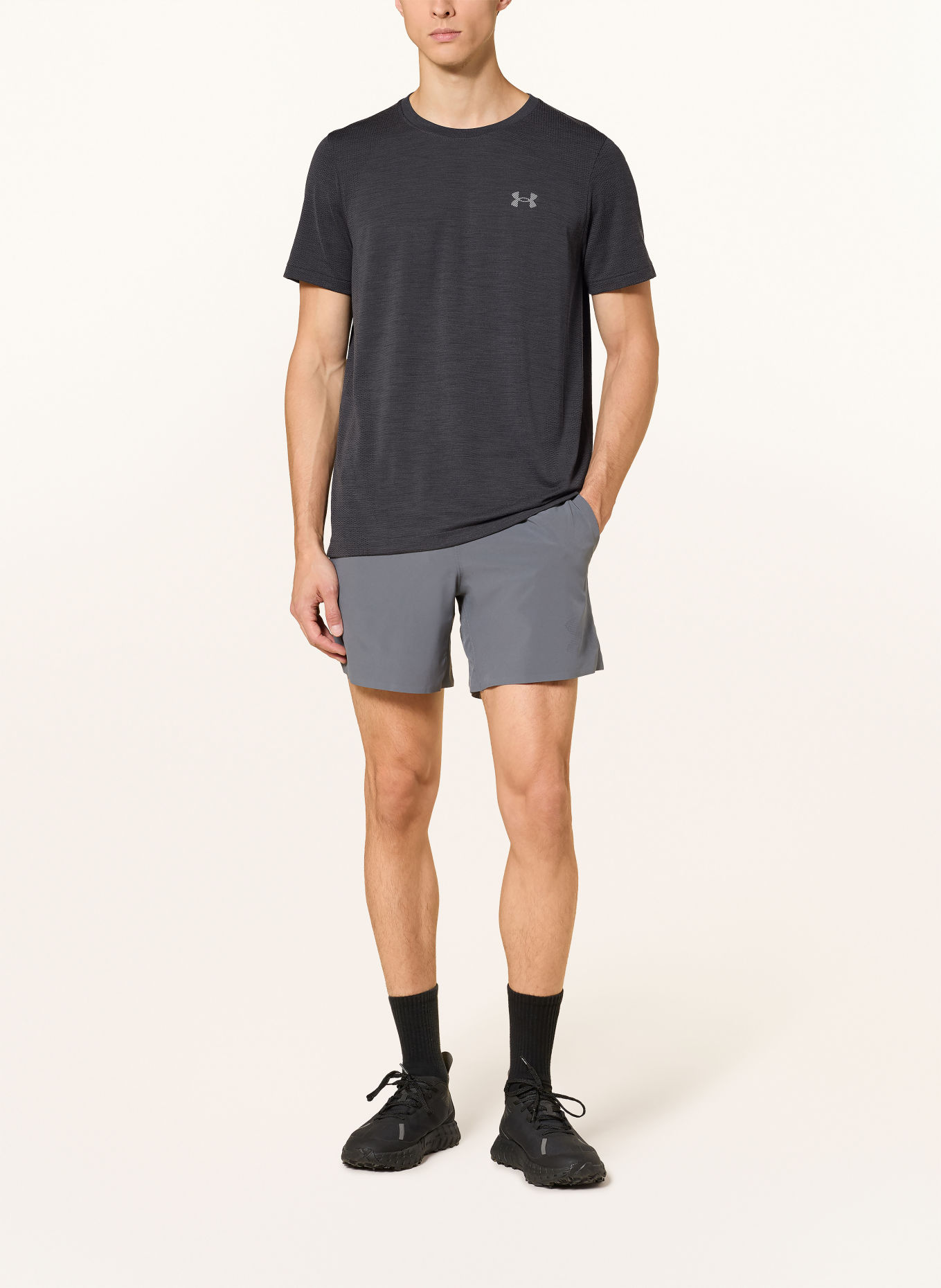 UNDER ARMOUR Funkční tričko UA WOOL RUN: TMAVĚ ŠEDÁ