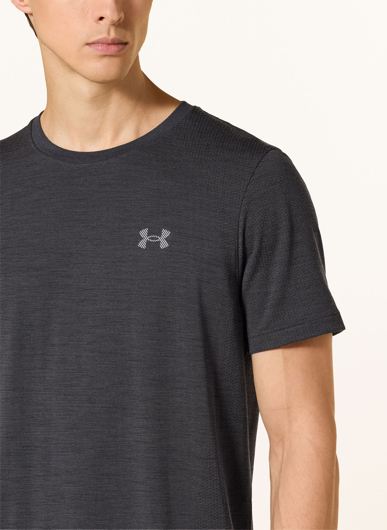 UNDER ARMOUR Funkční tričko UA WOOL RUN: TMAVĚ ŠEDÁ