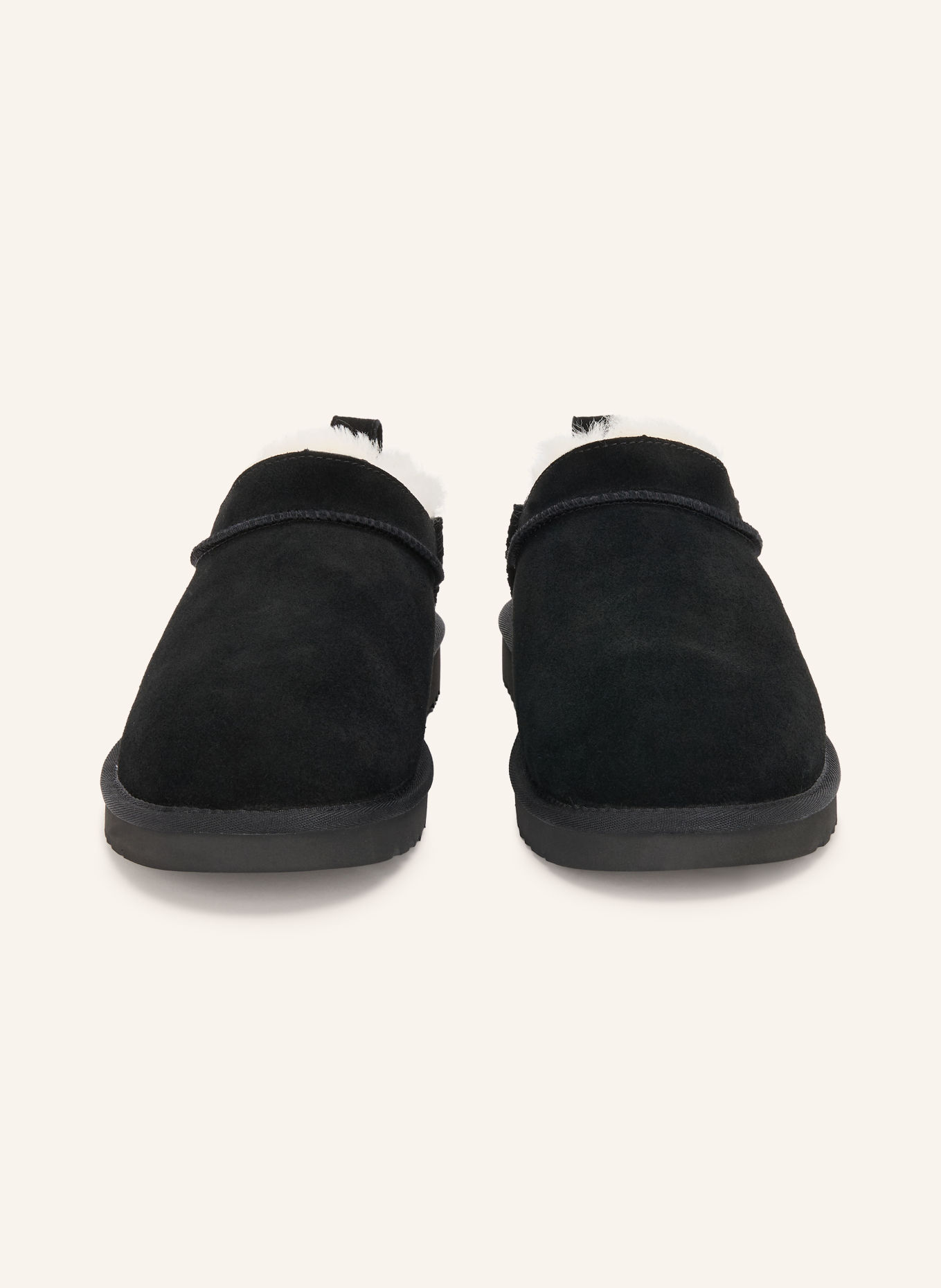 UGG Slippers: BLACK