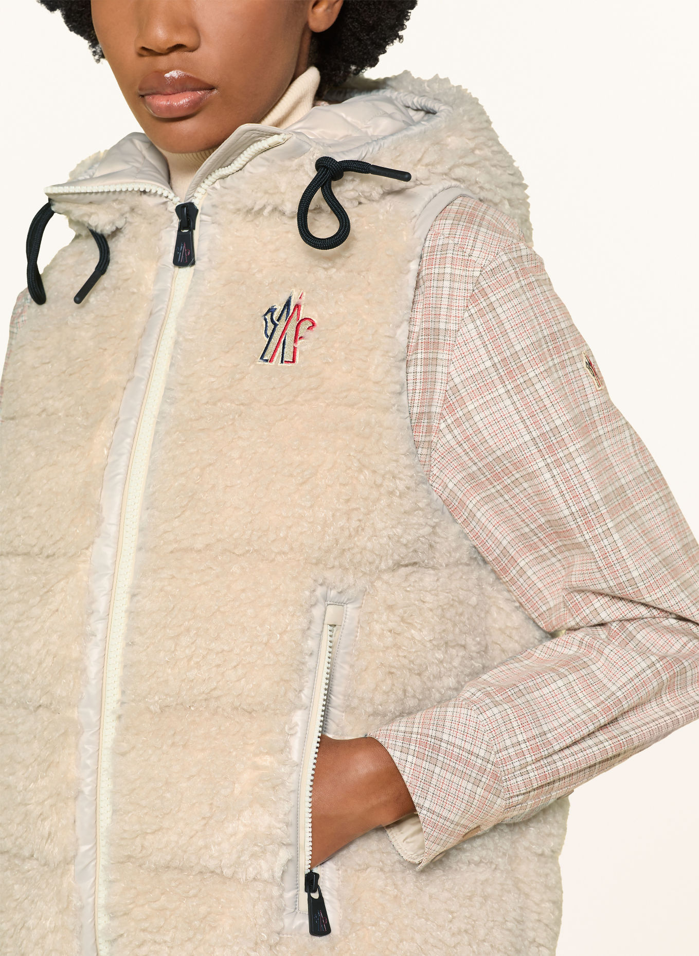 MONCLER GRENOBLE Daunenweste in Teddyfell-Optik: CREME