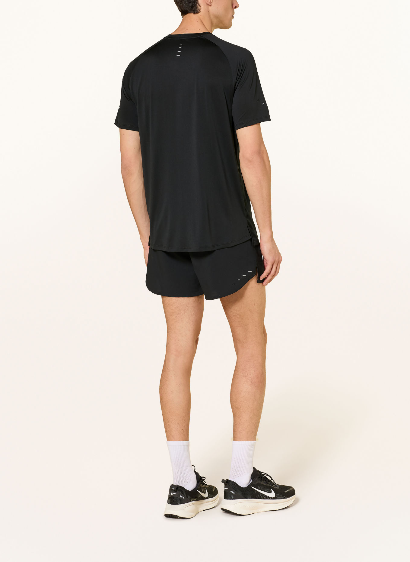 Nike Trainingsshirt STRIDE: ZWART