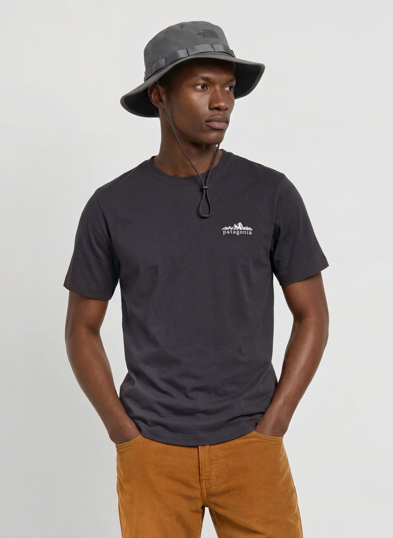 patagonia T-shirt FITZ ROY FOOTHILLS: DONKERGRIJS / FUCHSIA / BLAUW