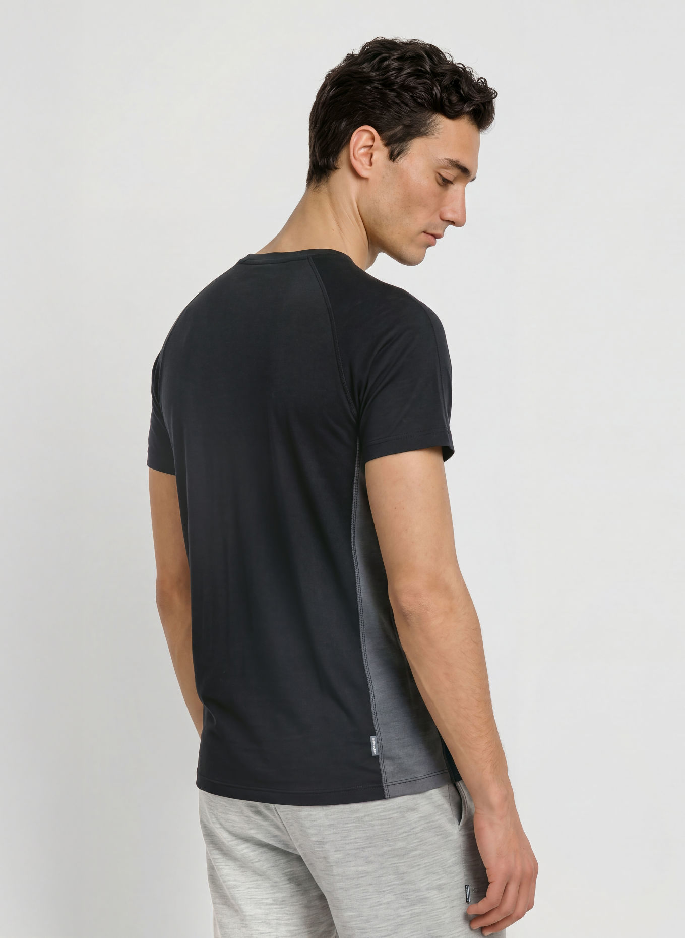icebreaker Trainingsshirt 125 COOL-LITE™ SPHERE met merinowol: ZWART / DONKERGRIJS