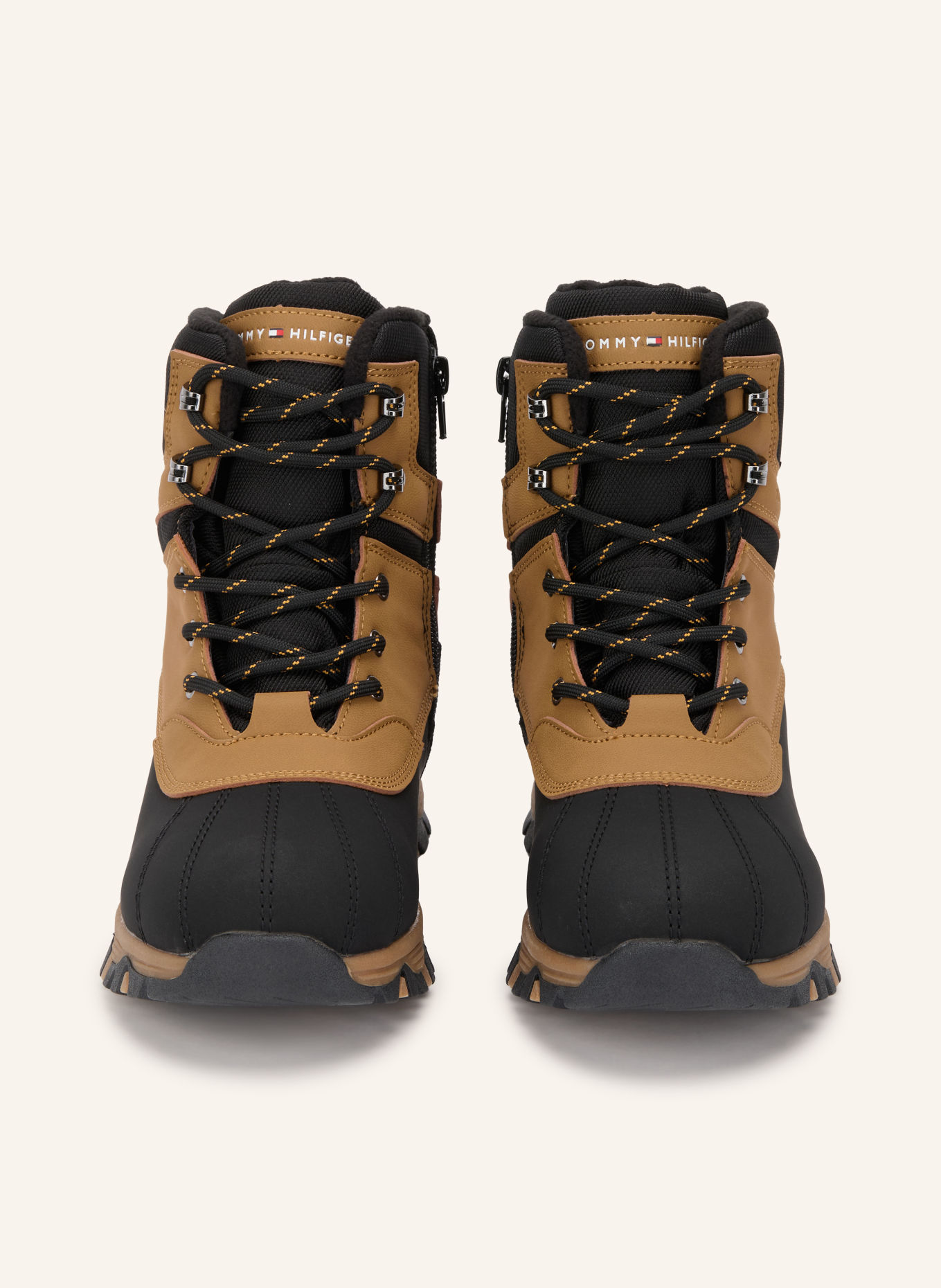 TOMMY HILFIGER Snørestøvler: SORT / COGNAC