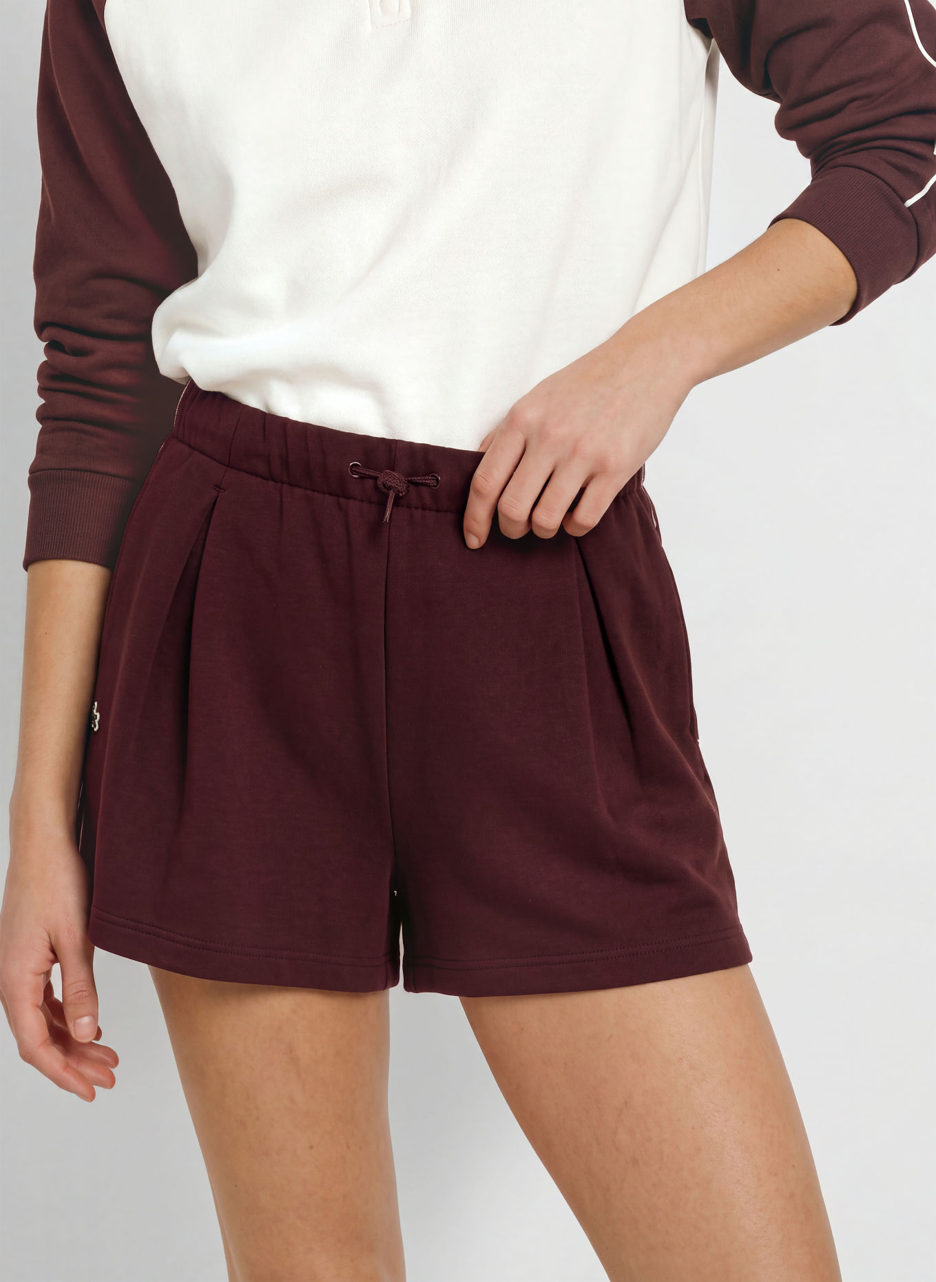 LACOSTE Short de tennis TENNIS HERITAGE: ROUGE FONCÉ / BLANC
