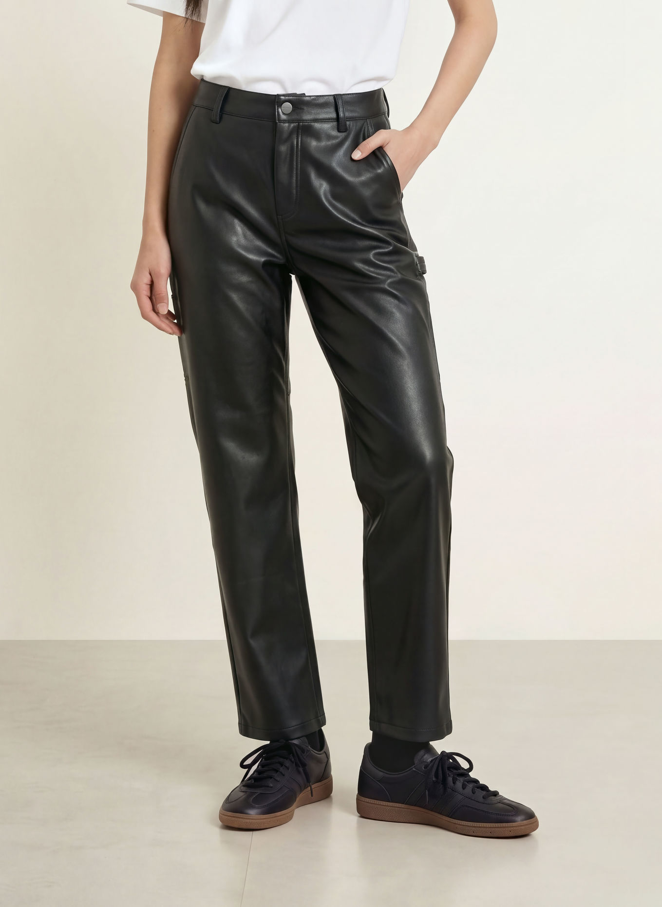 carhartt WIP Broek ARIZONA in leerlook: ZWART