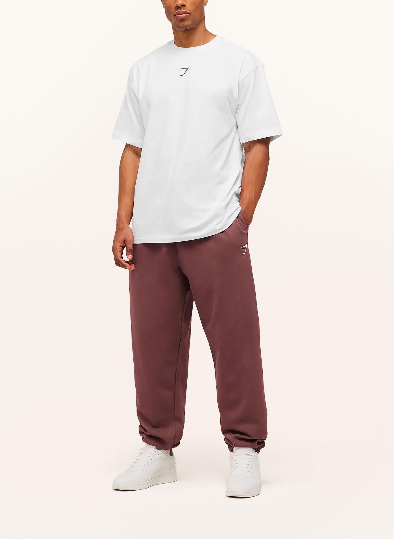 GYMSHARK Sweatpants CREST: DUNKELBRAUN