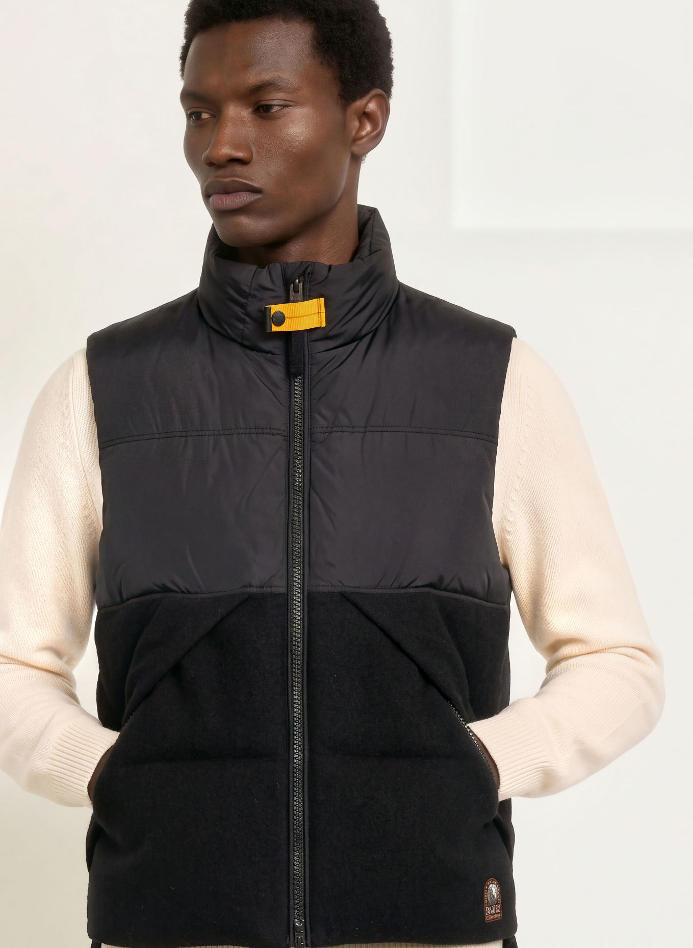 PARAJUMPERS VARONE donzen bodywarmer in gemengde stof: ZWART