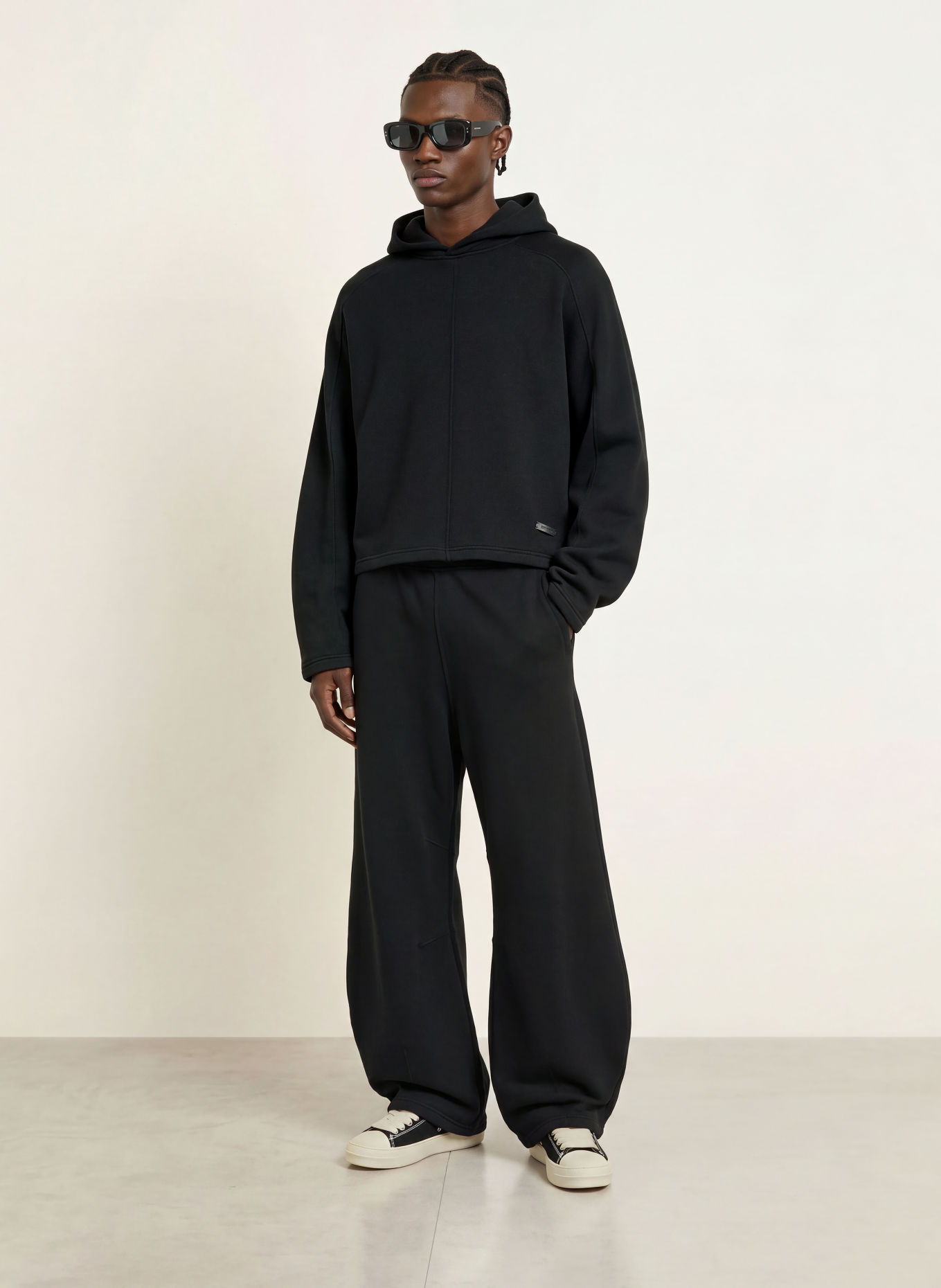 REPRESENT Hoodie: ZWART