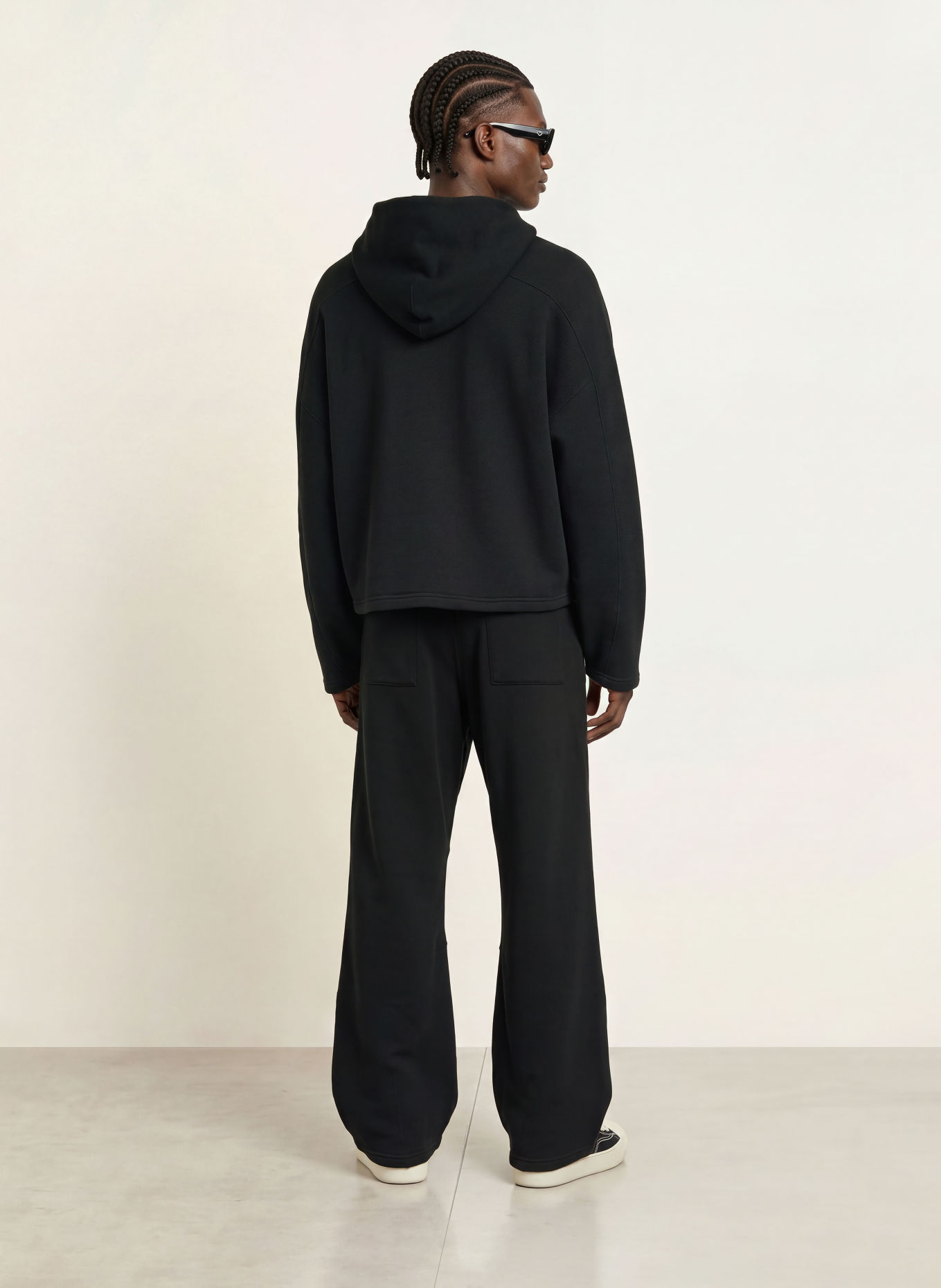 REPRESENT Hoodie: ZWART