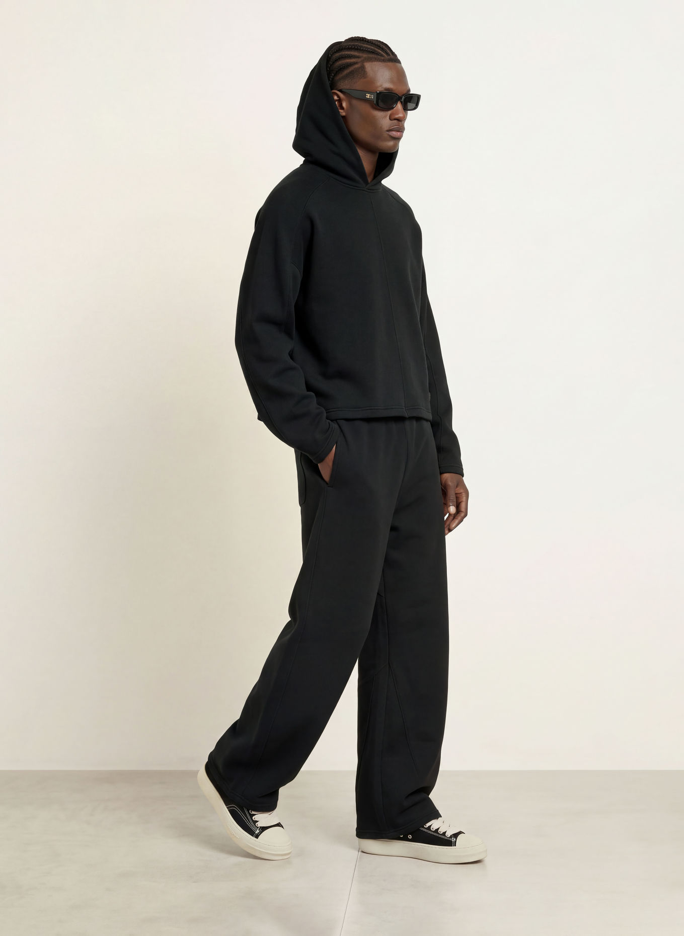 REPRESENT Hoodie: ZWART
