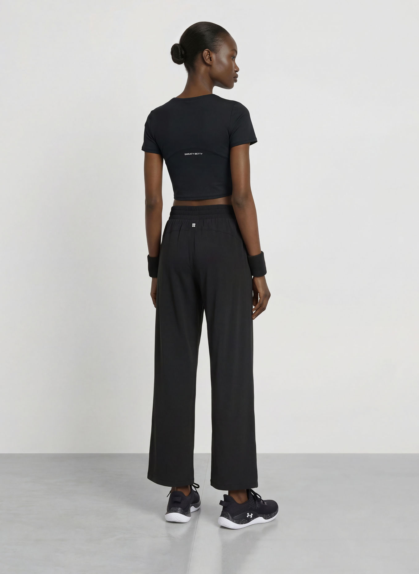 Sweaty Betty Kort funktionstrøje ALL DAY med viklingslook: SORT