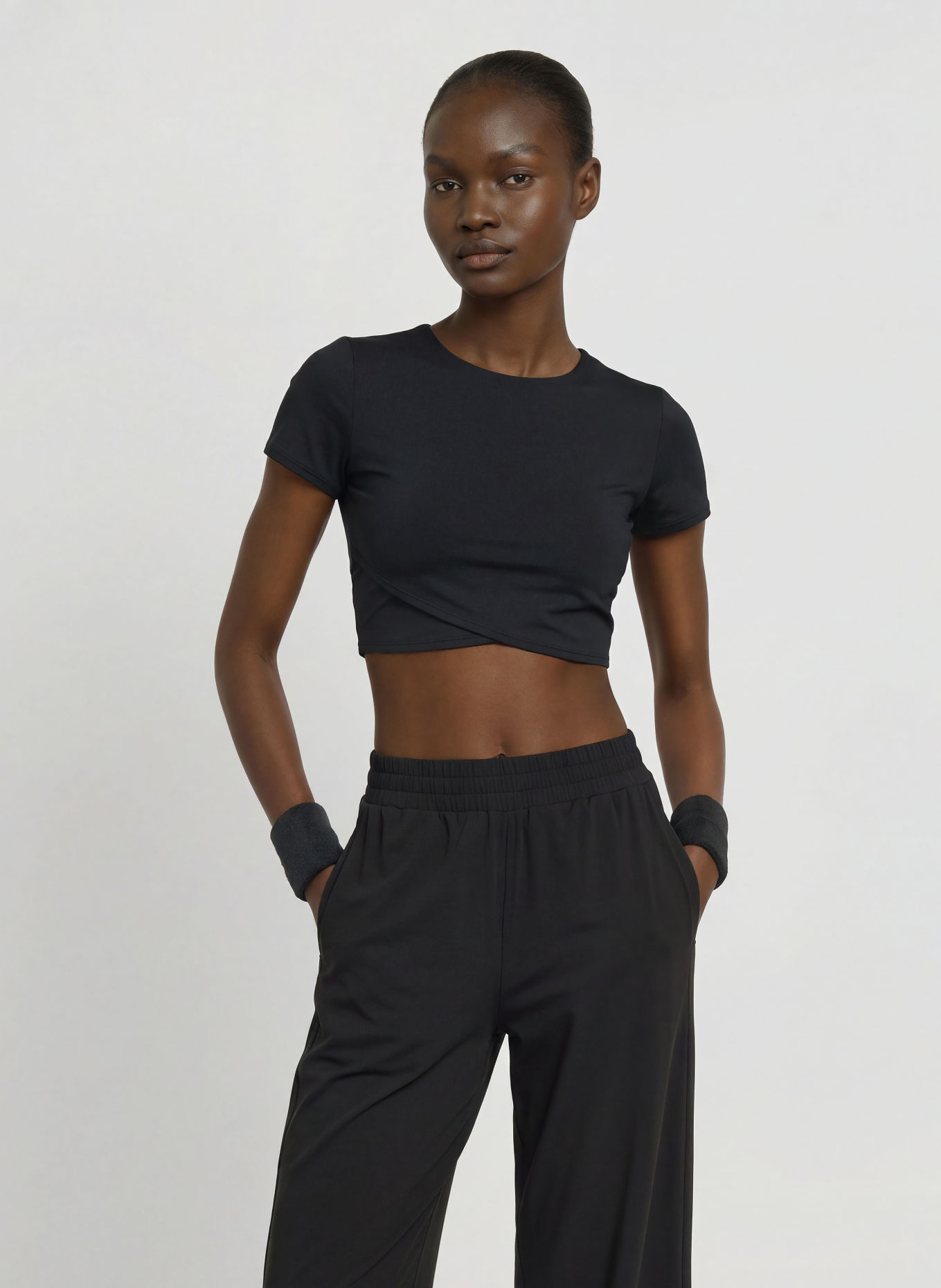 Sweaty Betty Kort funktionstrøje ALL DAY med viklingslook: SORT