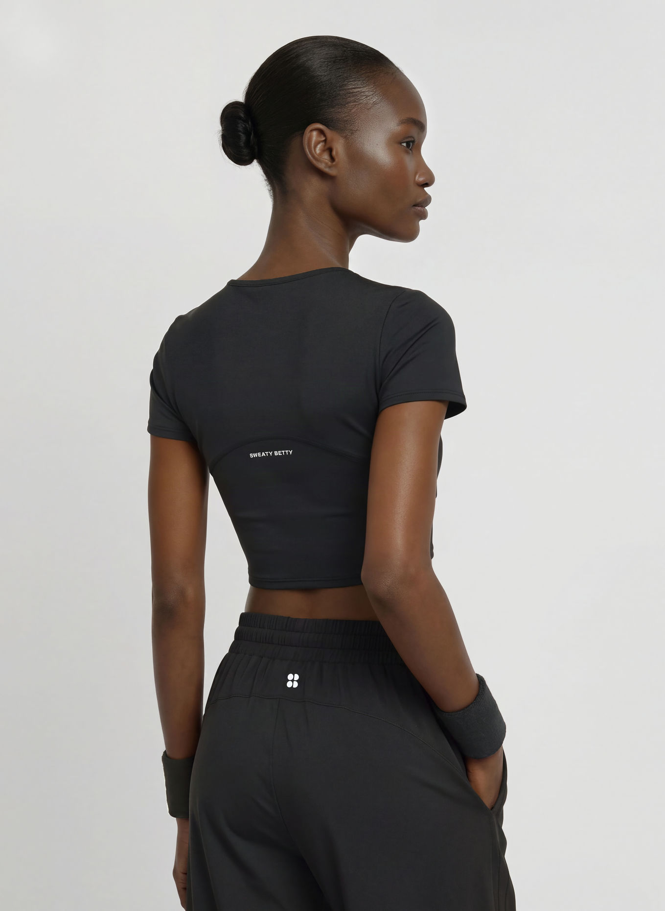 Sweaty Betty Kort funktionstrøje ALL DAY med viklingslook: SORT