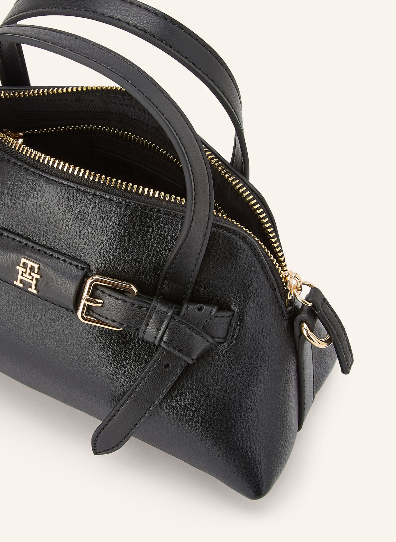 TOMMY HILFIGER Sac à bandoulière BUCKLE MINI: NOIR / OR