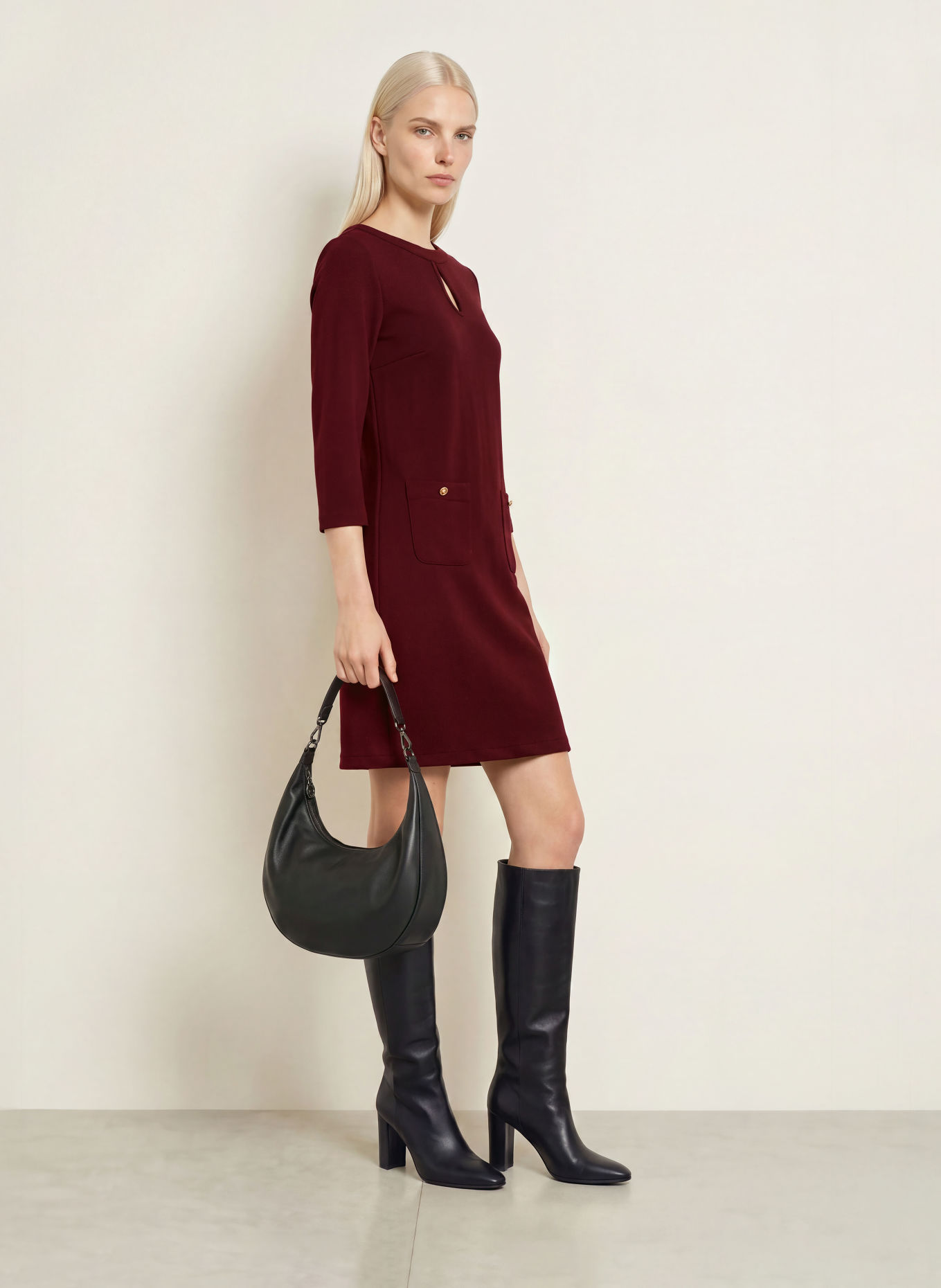 MORE & MORE Kleid mit Cut-out und 3/4-Arm: DUNKELROT