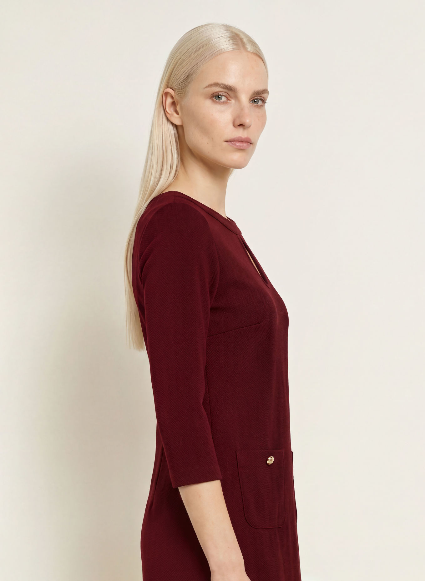 MORE & MORE Kleid mit Cut-out und 3/4-Arm: DUNKELROT