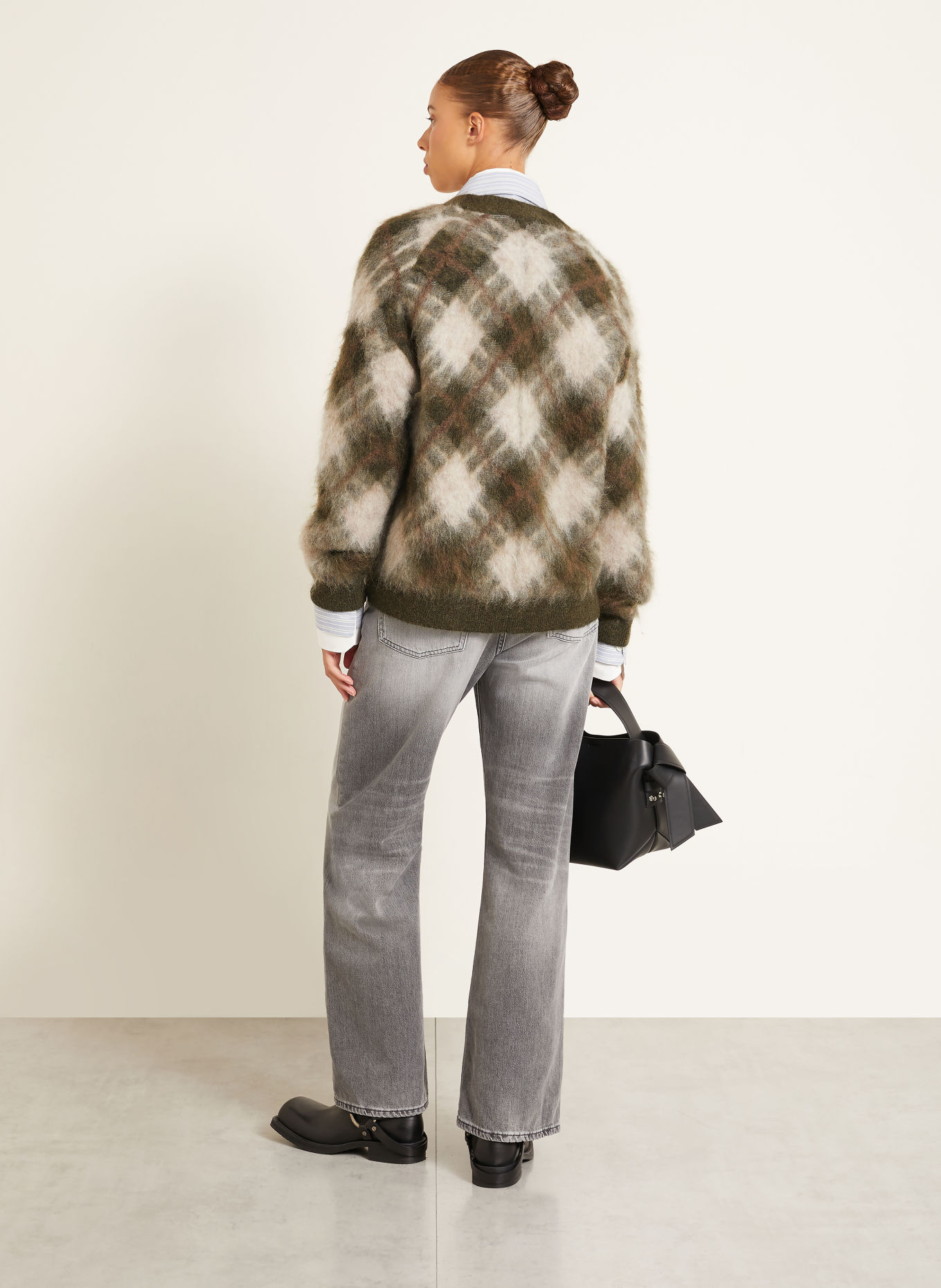 Acne Studios Strickjacke mit Mohair: KHAKI / HELLGRAU / DUNKELROT