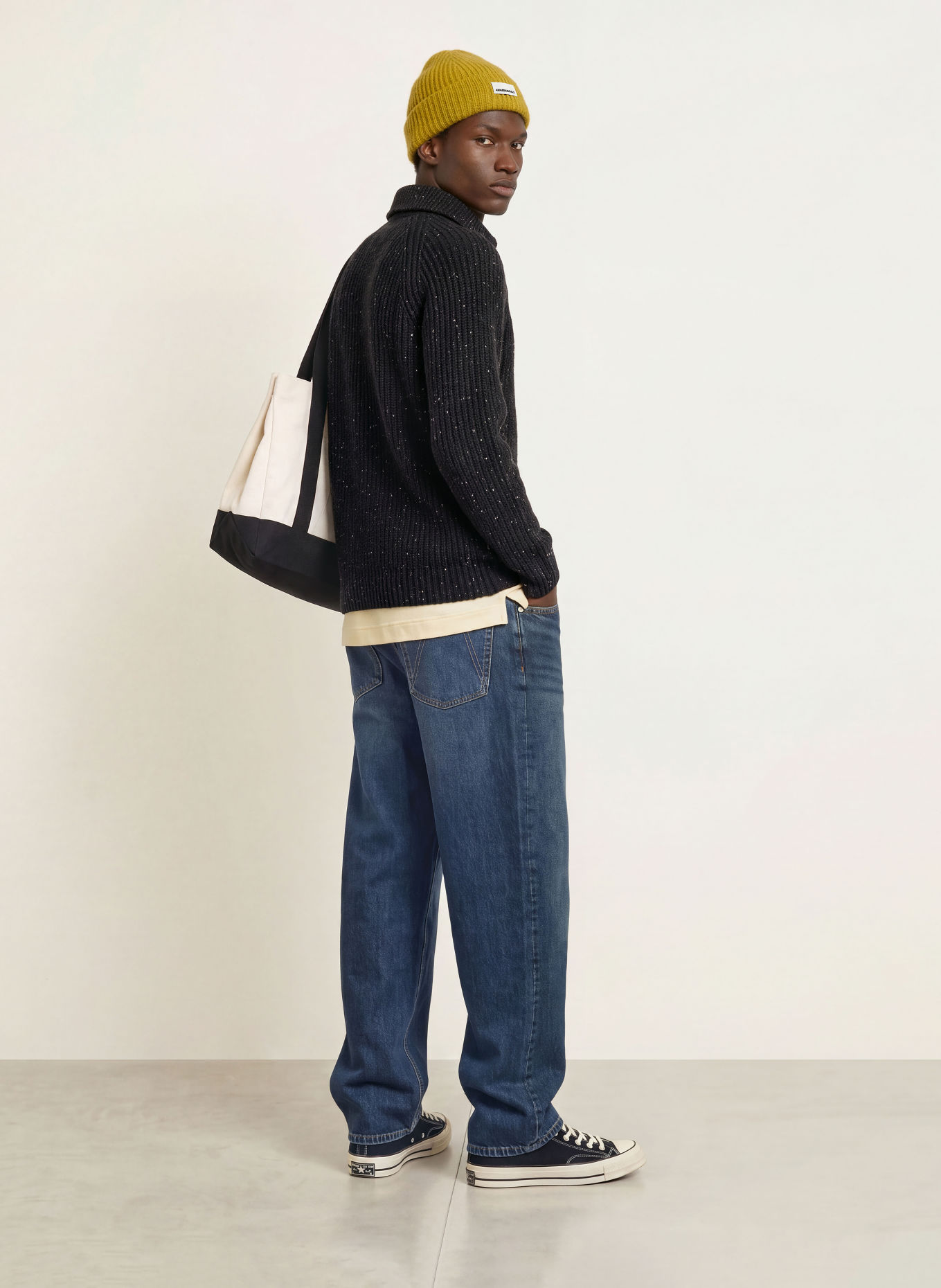 ARMEDANGELS Turtleneck: BLACK / WHITE