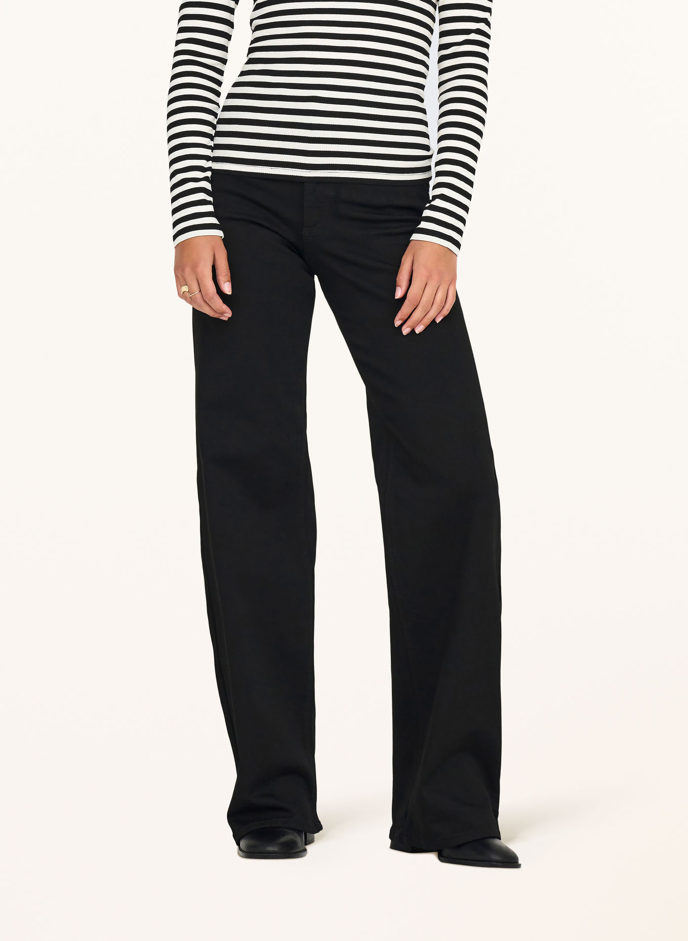 ONLY Široké džíny: BLACK DENIM