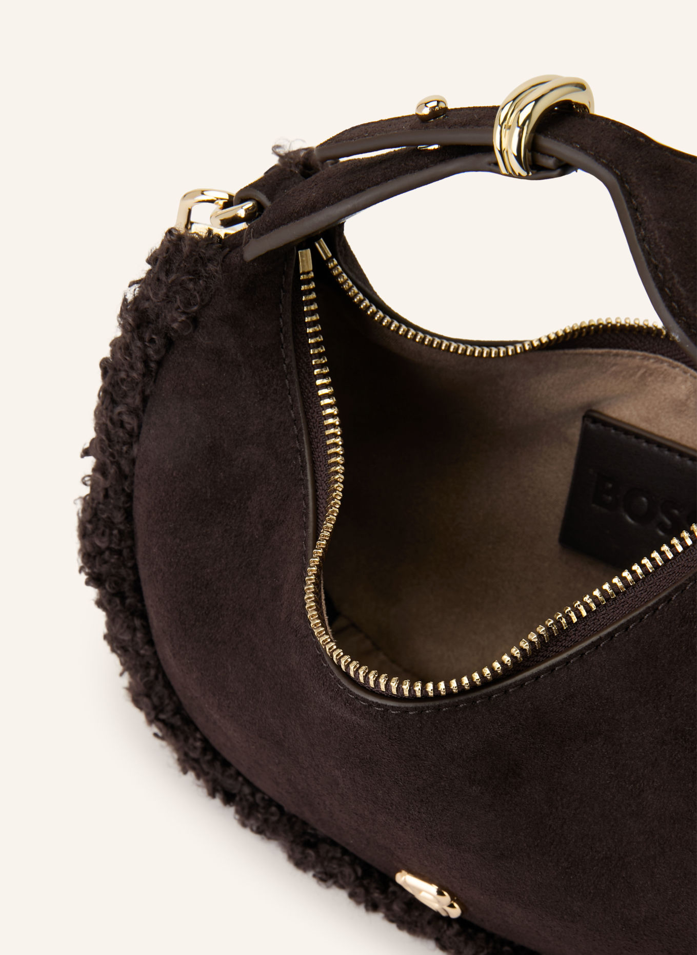 BOSS Handtasche BEYOND mit Teddyfell: DUNKELBRAUN